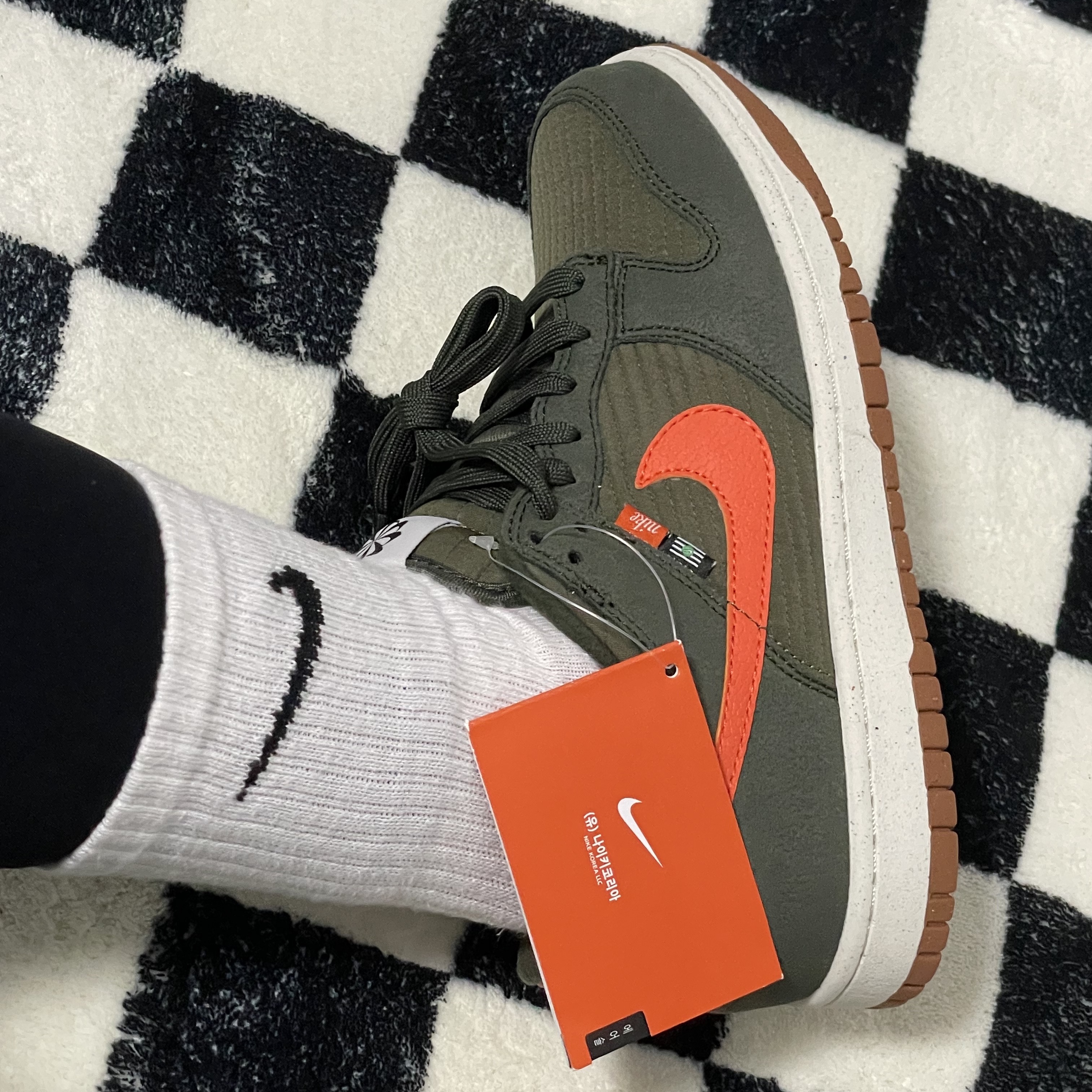 (GS) Nike Dunk Low SE Next Nature Sequoia Olive 착용 스타일 - 3