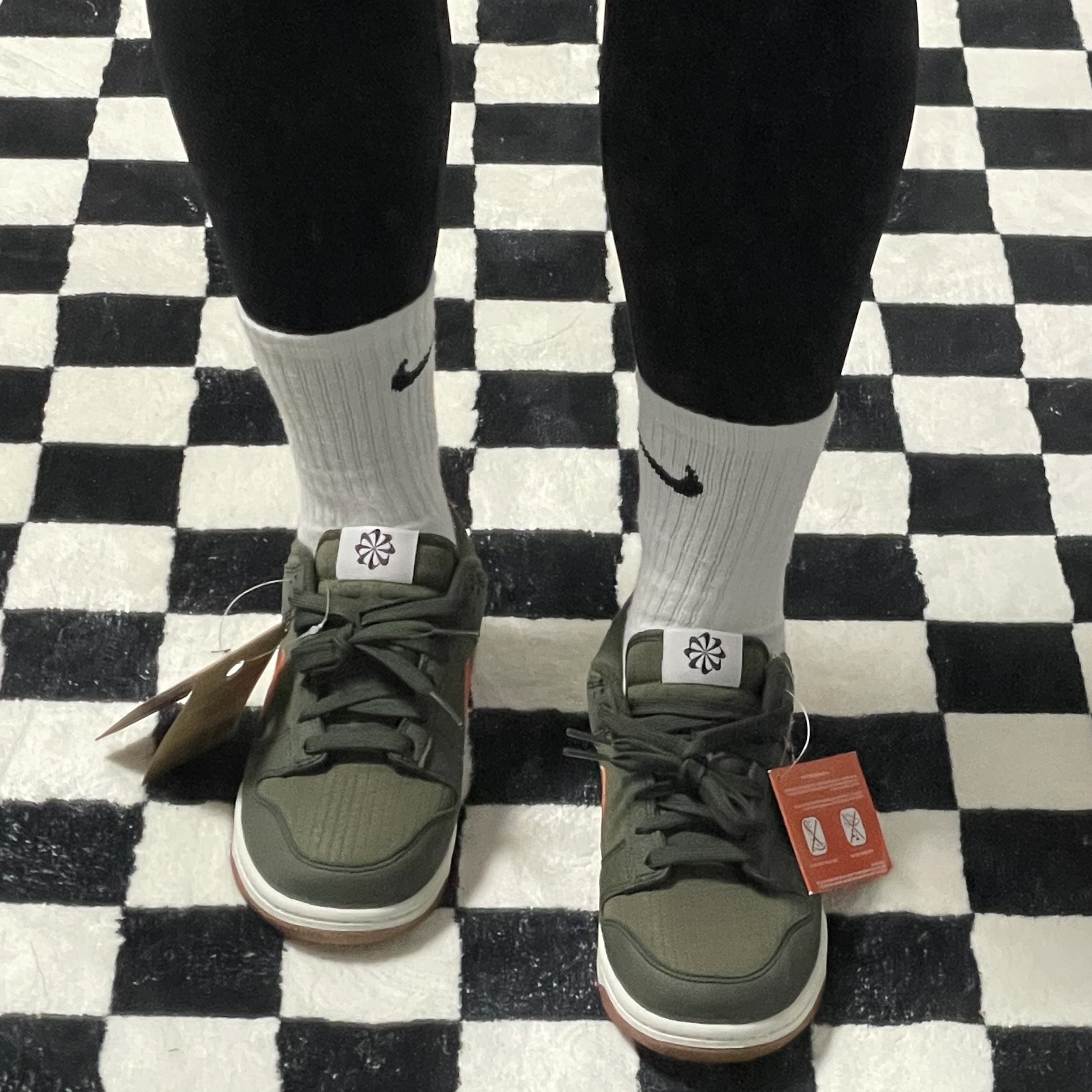 (GS) Nike Dunk Low SE Next Nature Sequoia Olive 착용 스타일 - 4
