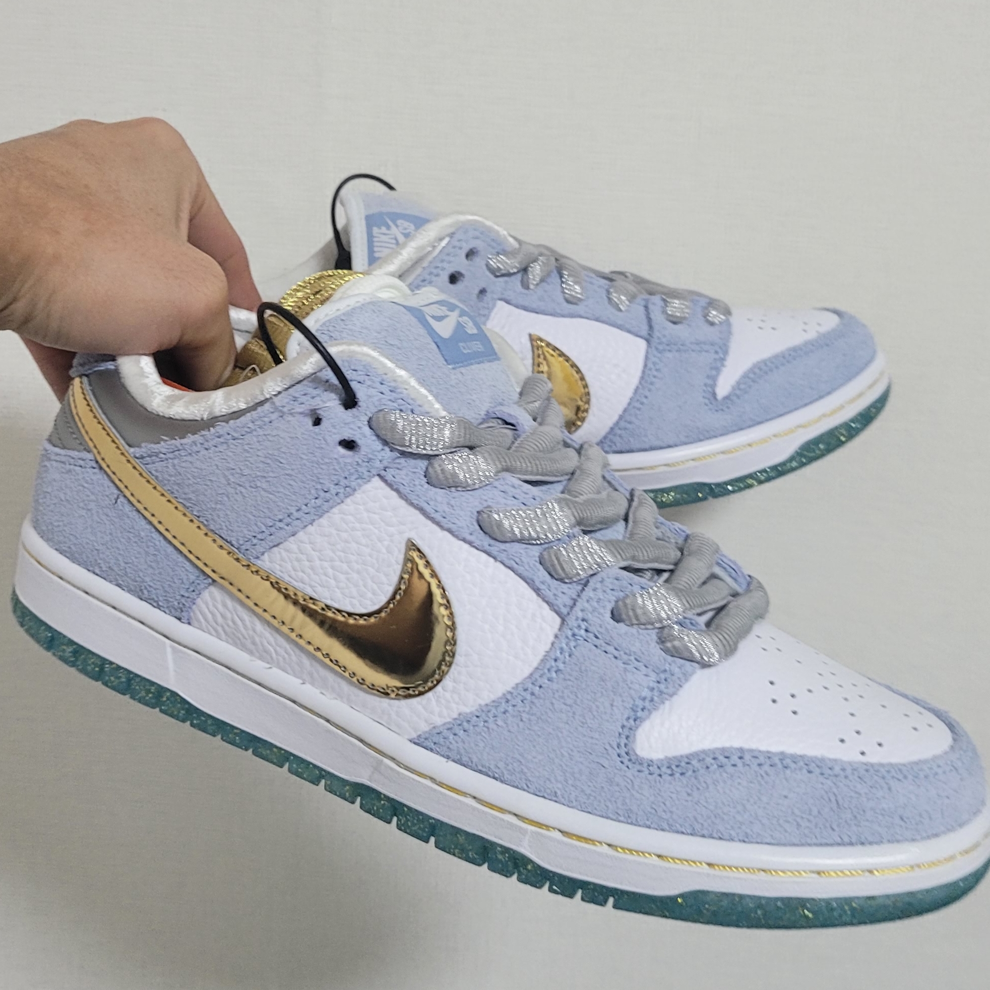 Nike x Sean Cliver SB Dunk Low Holiday Special 착용 스타일 - 2