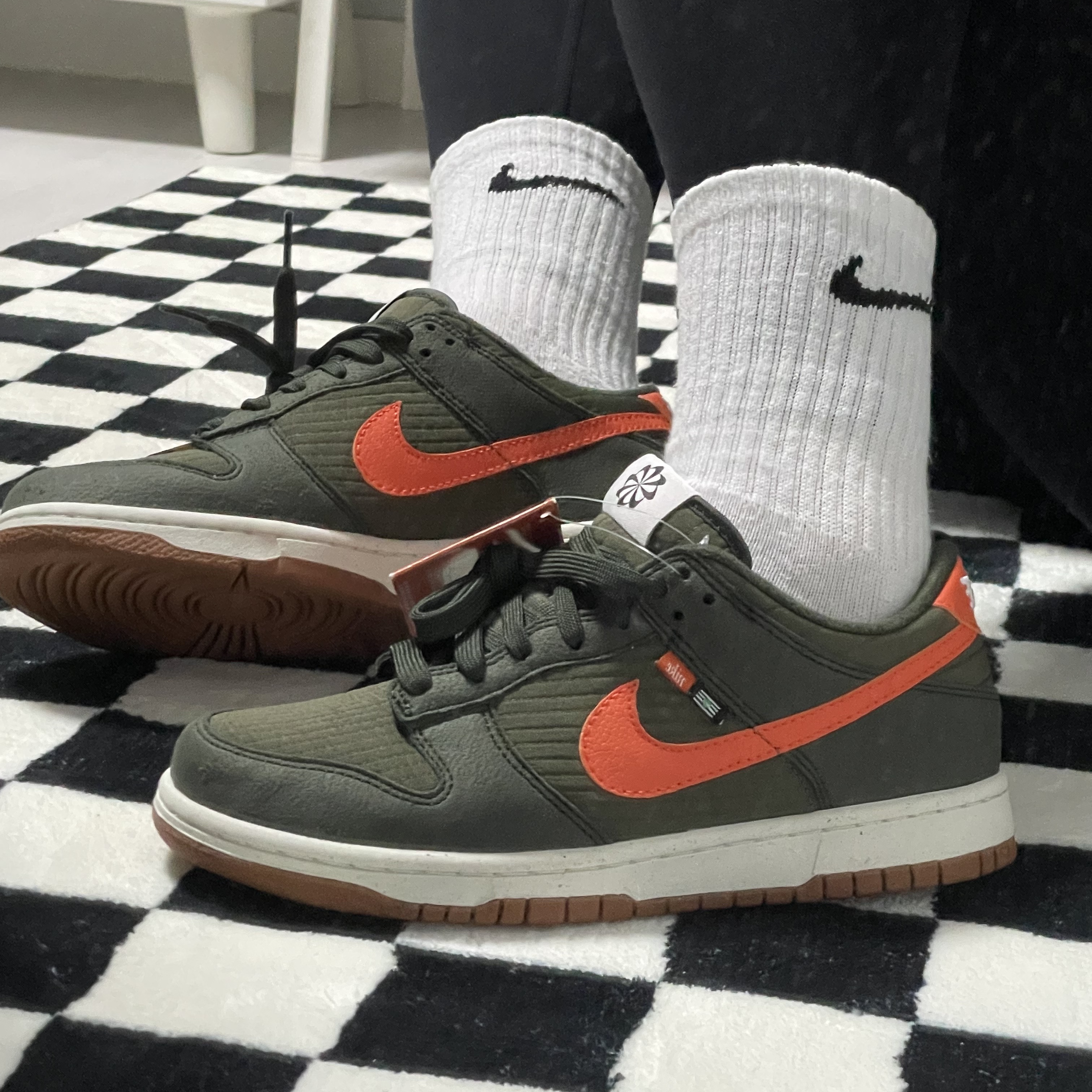 (GS) Nike Dunk Low SE Next Nature Sequoia Olive 착용 스타일 - 2