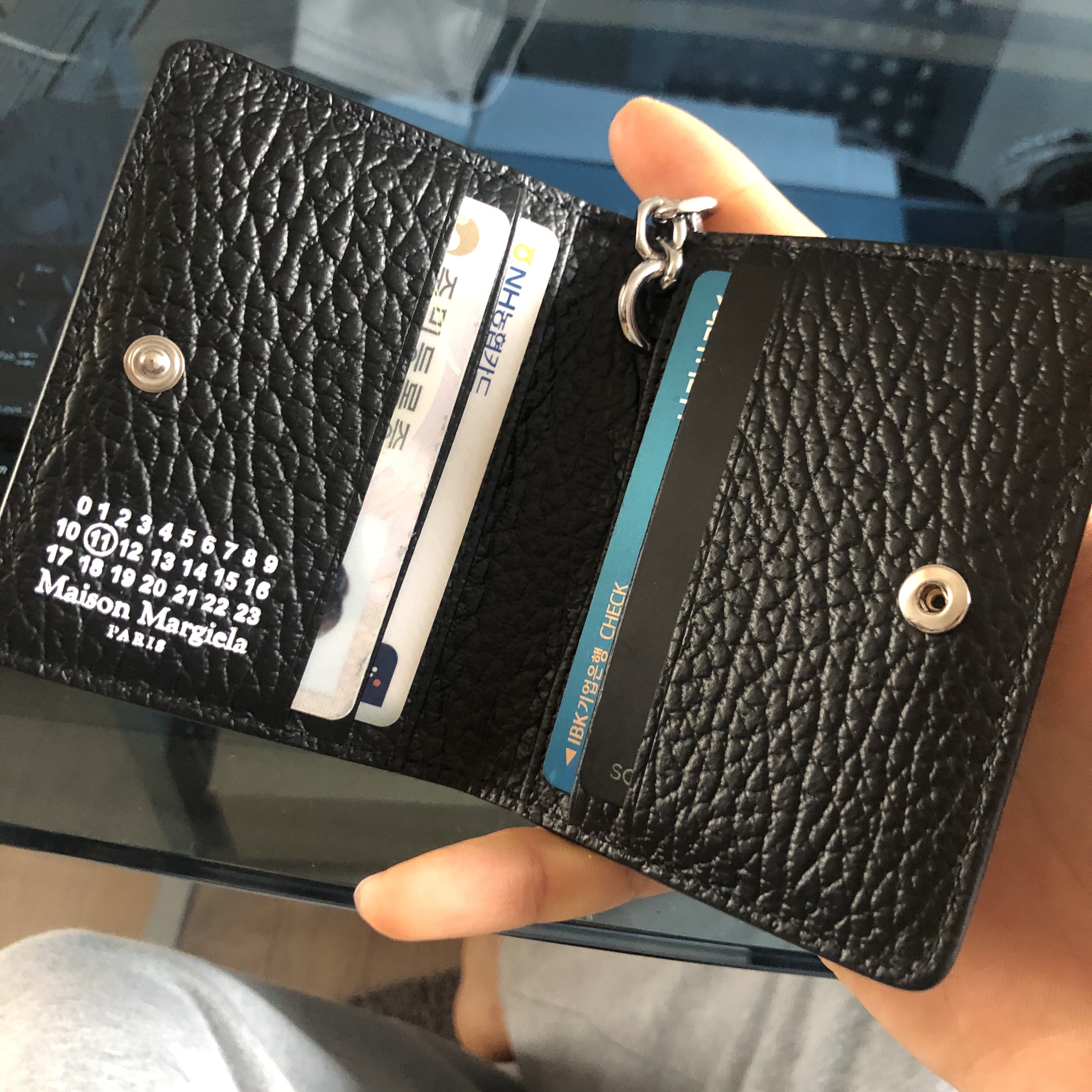 Maison Margiela Keyring Wallet Black 착용 스타일 - 2