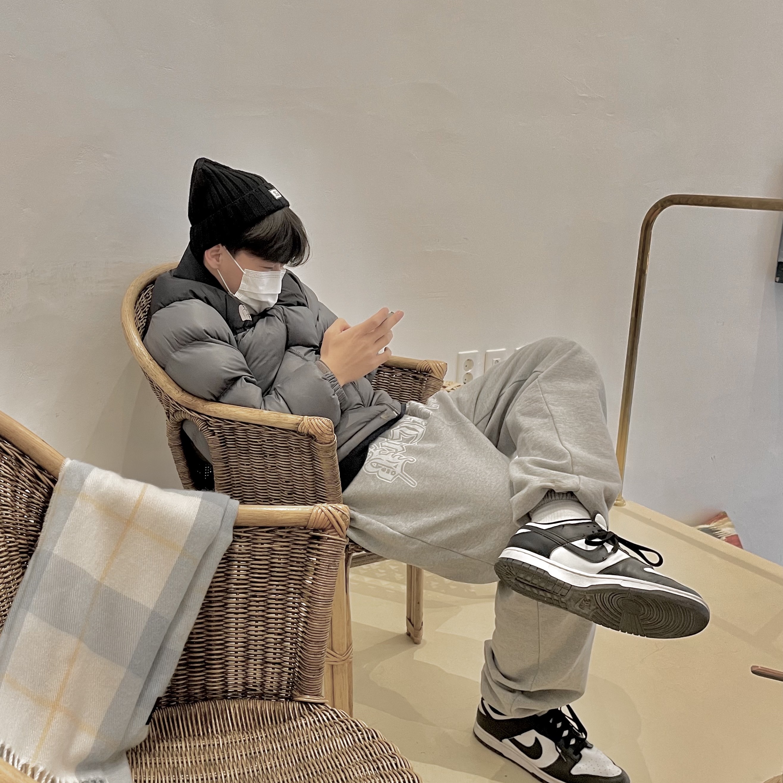 Nike Dunk Low Retro Black, C.P. Company Extra Fine Merino Wool Goggle Beanie Black - 21FW 착용 스타일 - 1