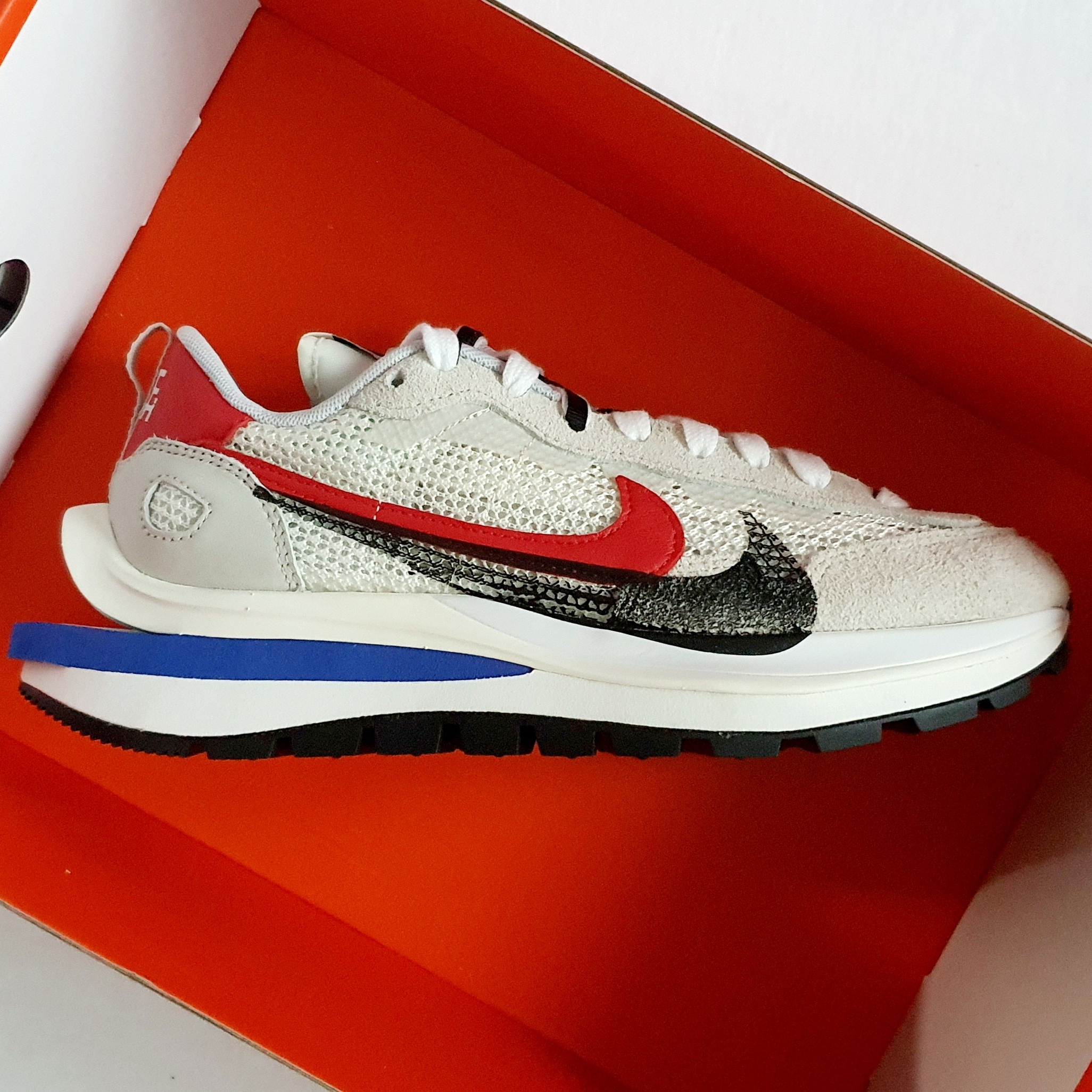 Nike x Sacai VaporWaffle Royal Fuchsia 착용 스타일 - 4