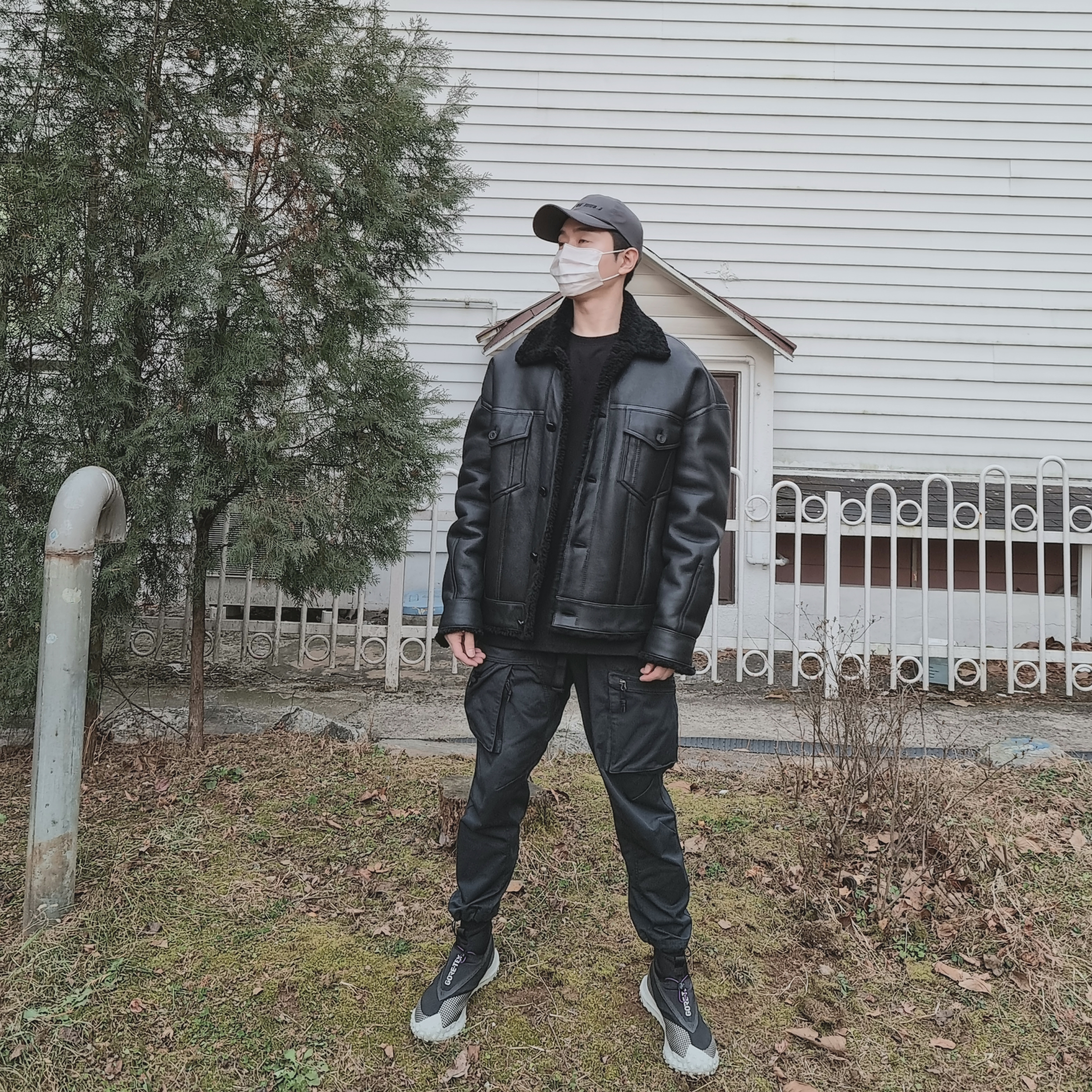 Nike ACG Mountain Fly Gore-Tex Metallic Silver 착용 스타일