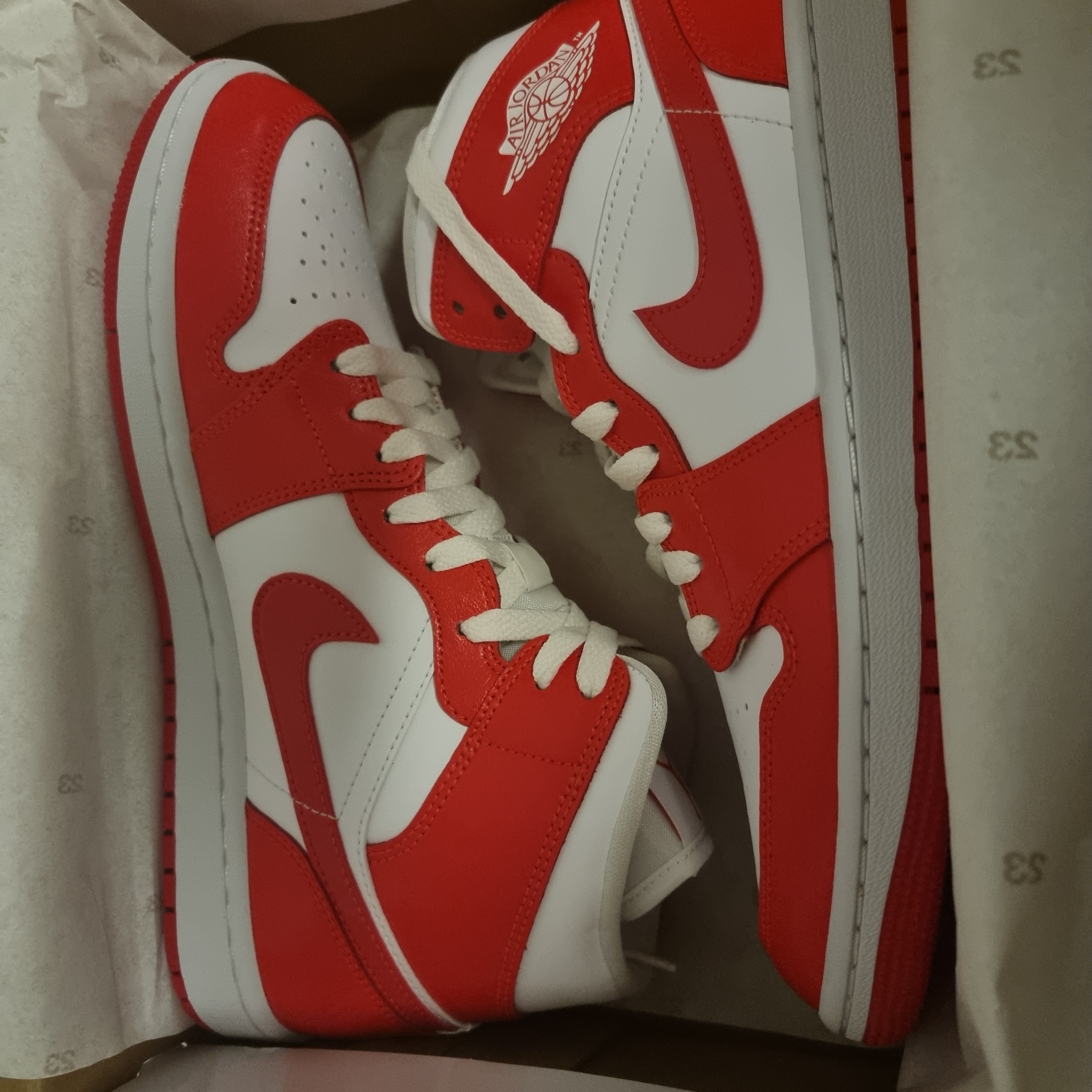 (W) Jordan 1 Mid Habanero Red 착용 스타일