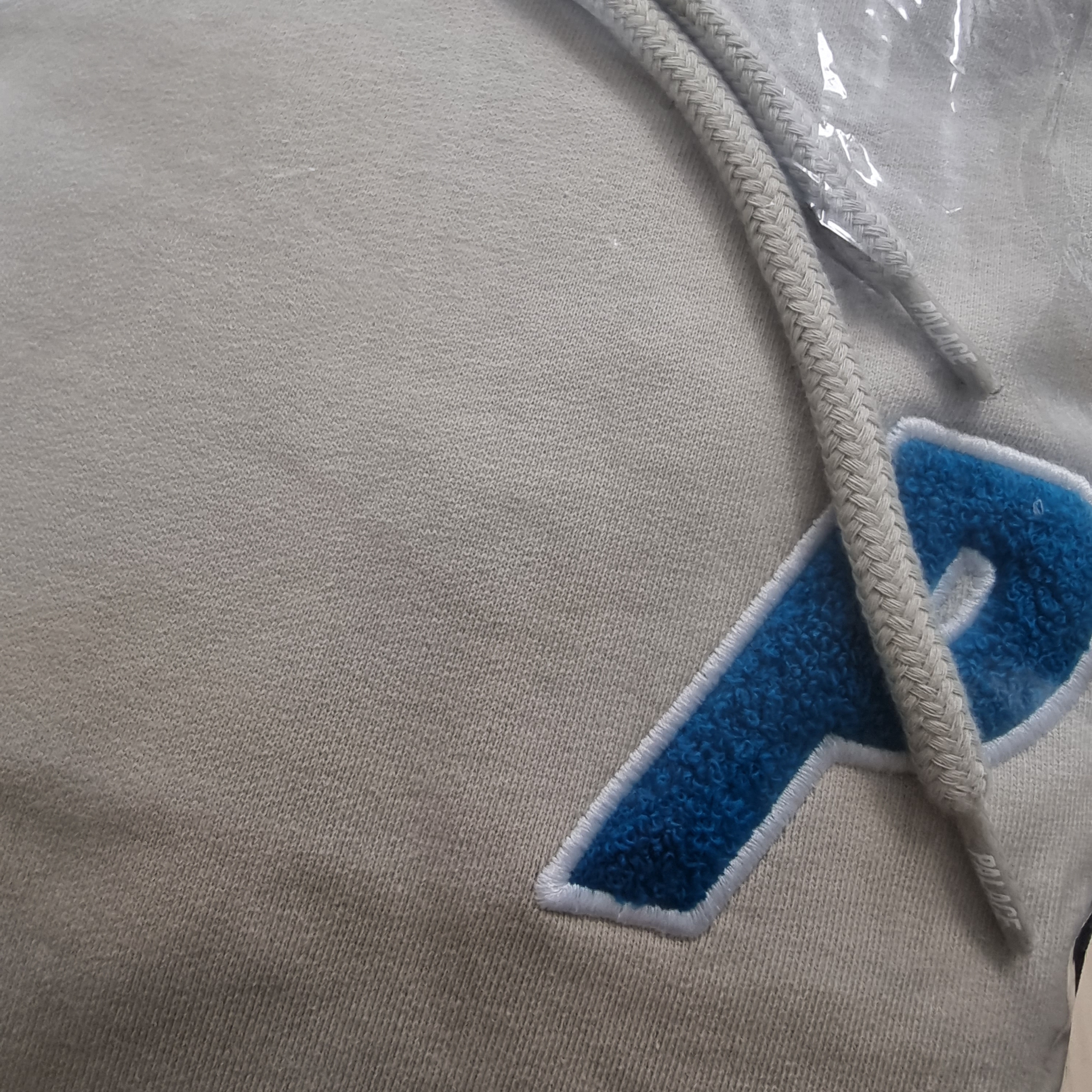 Palace Tri-Chenille Hood Oatmeal - 21FW 착용 스타일 - 2