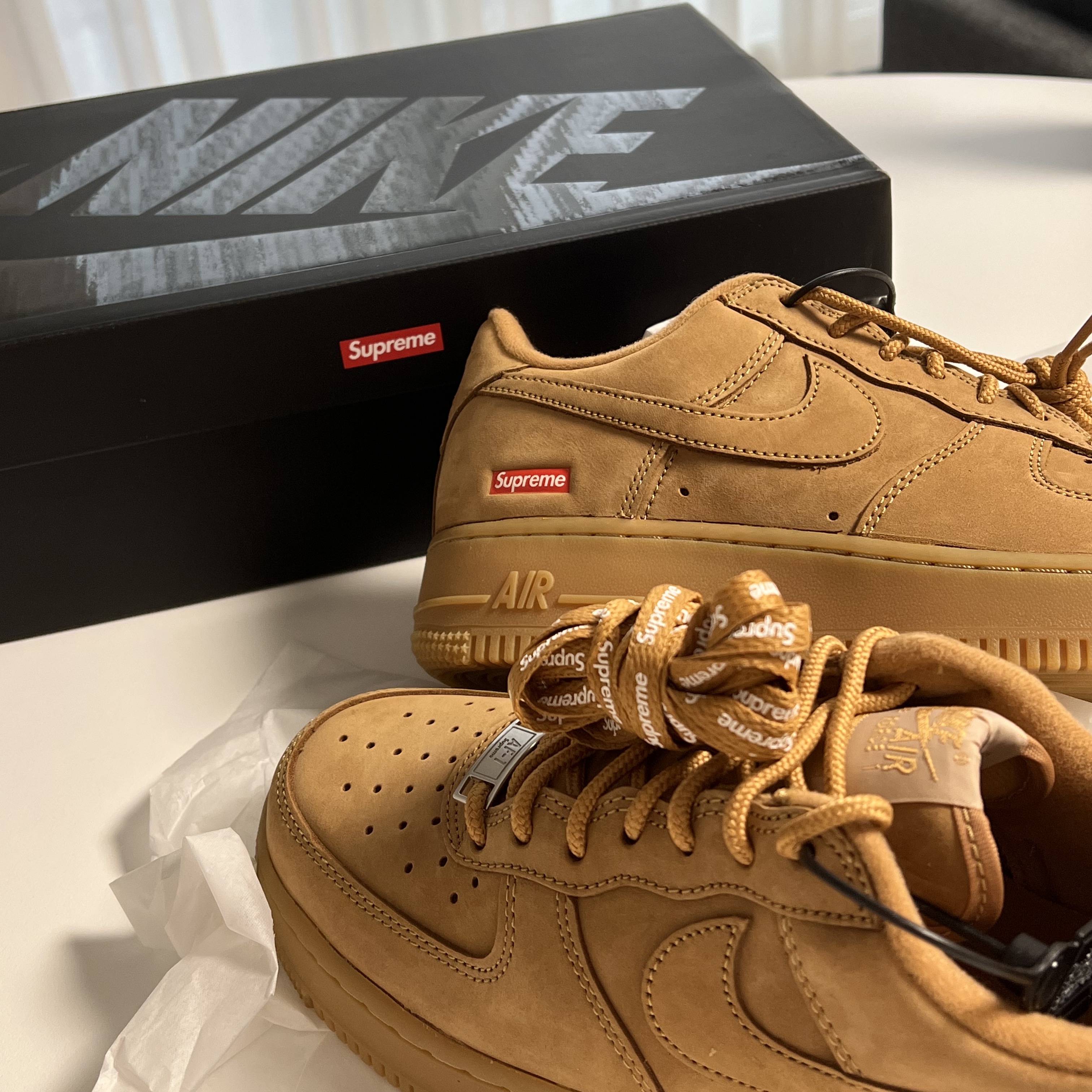 Nike x Supreme Air Force 1 Low Flax 착용 스타일
