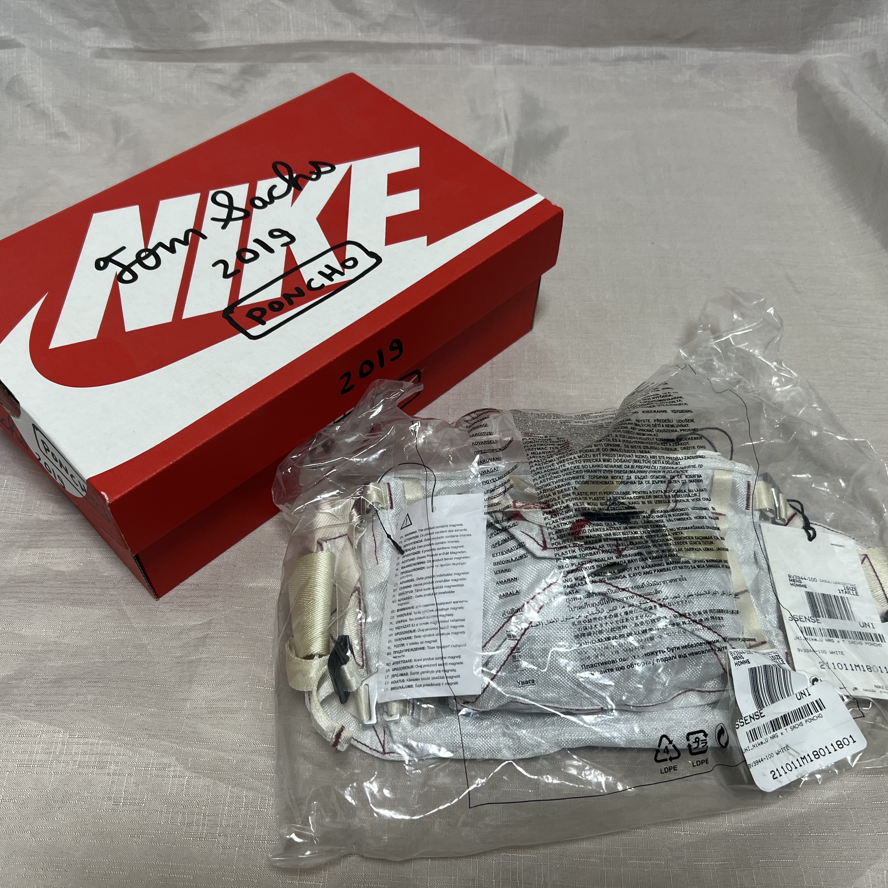 Nike x Tom Sachs Packable Poncho White 착용 스타일