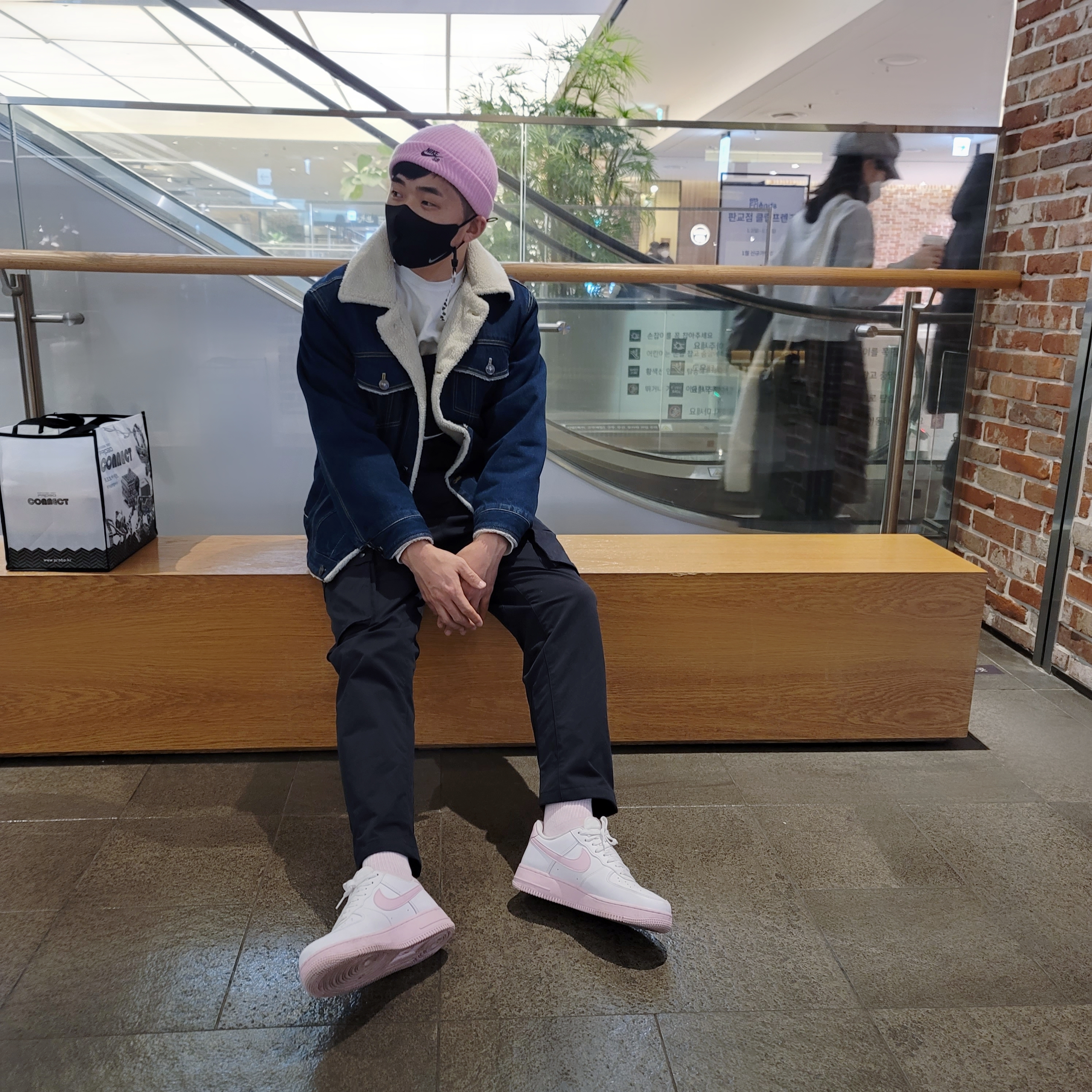 Nike Air Force 1 Low White Pink Midsole 착용 스타일