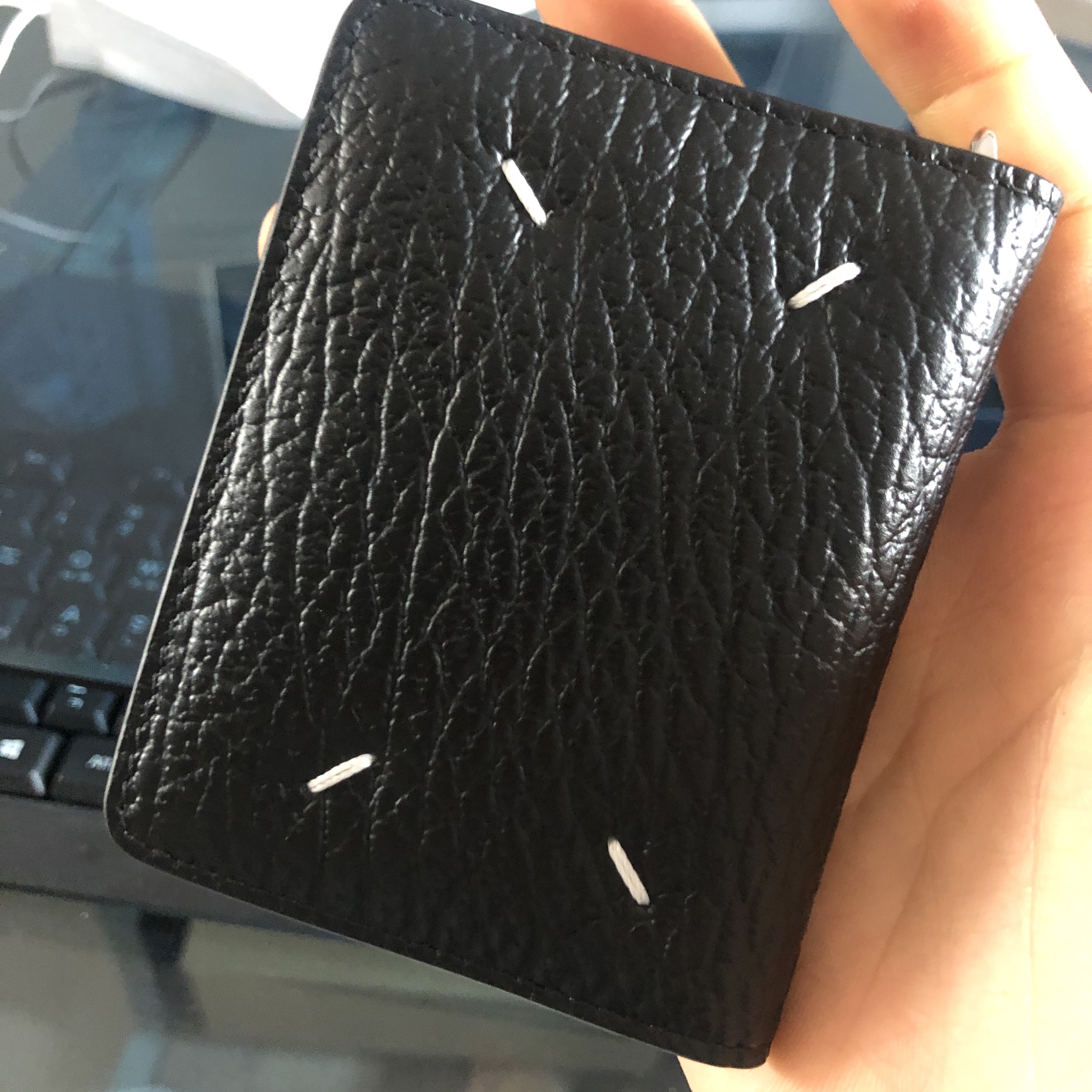 Maison Margiela Keyring Wallet Black 착용 스타일 - 1