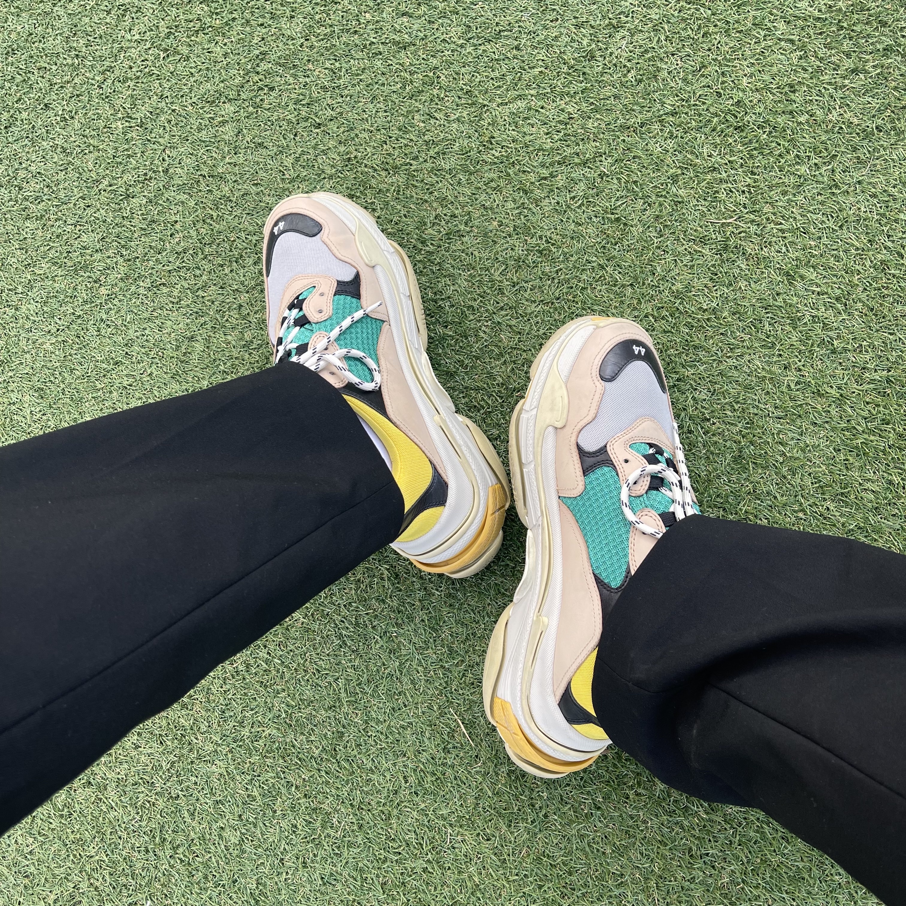 Balenciaga Triple S Yellow Green 착용 스타일 - 2