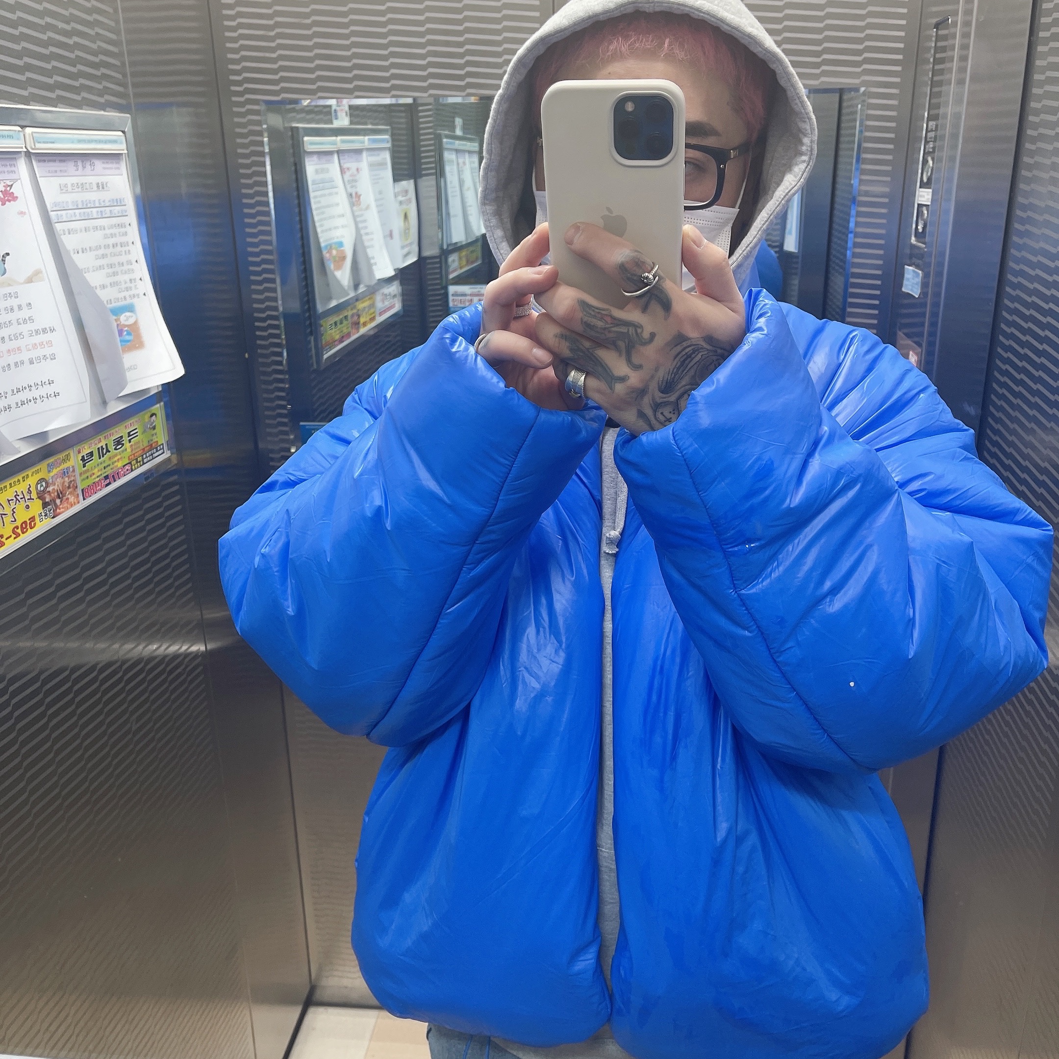 Supreme Raised Embroidery Hooded Sweatshirt Heather Grey - 21FW, Yeezy Gap Round Jacket Blue 착용 스타일