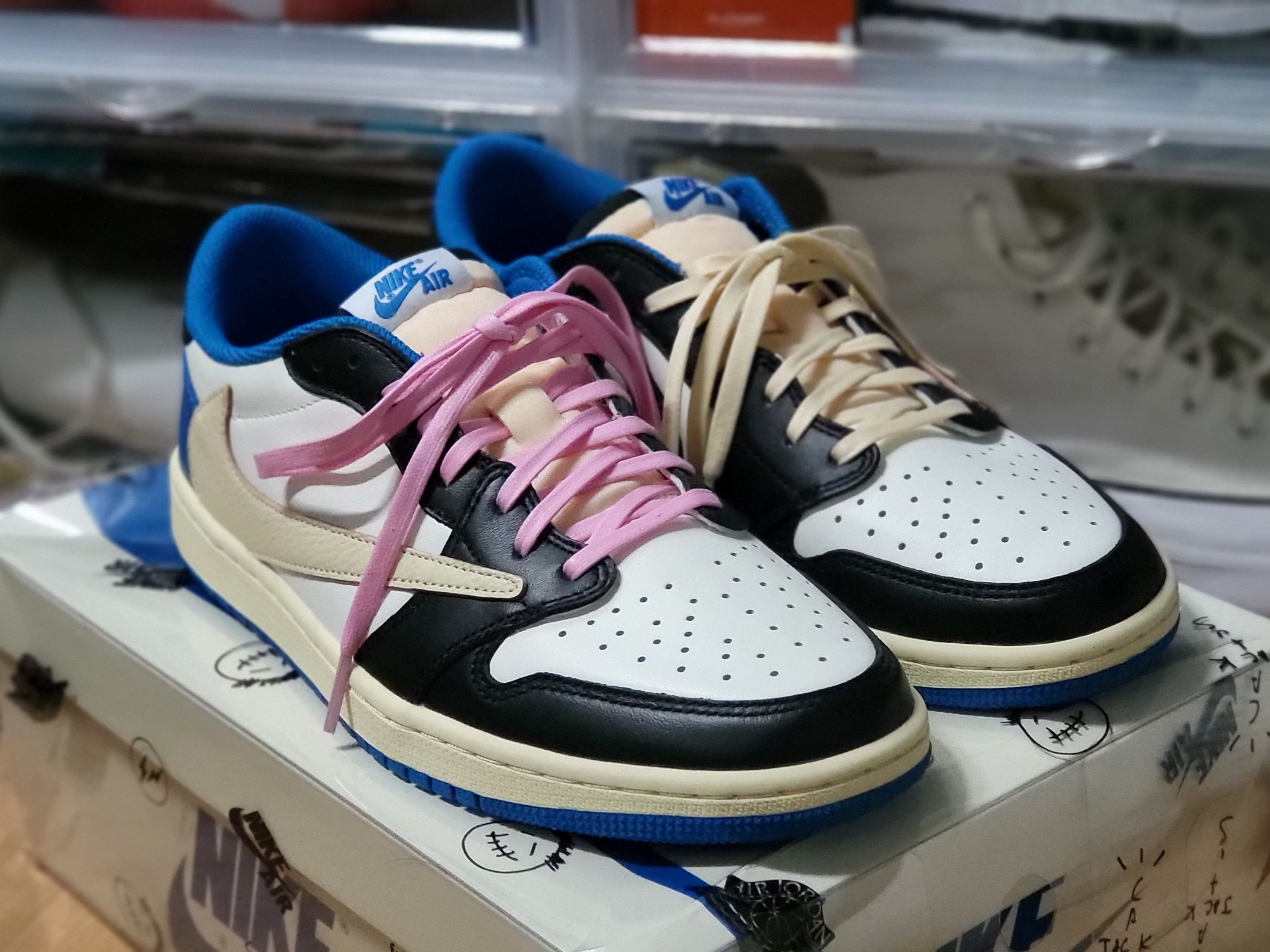 Jordan 1 x Travis Scott x Fragment Retro Low OG SP Military Blue 착용 스타일
