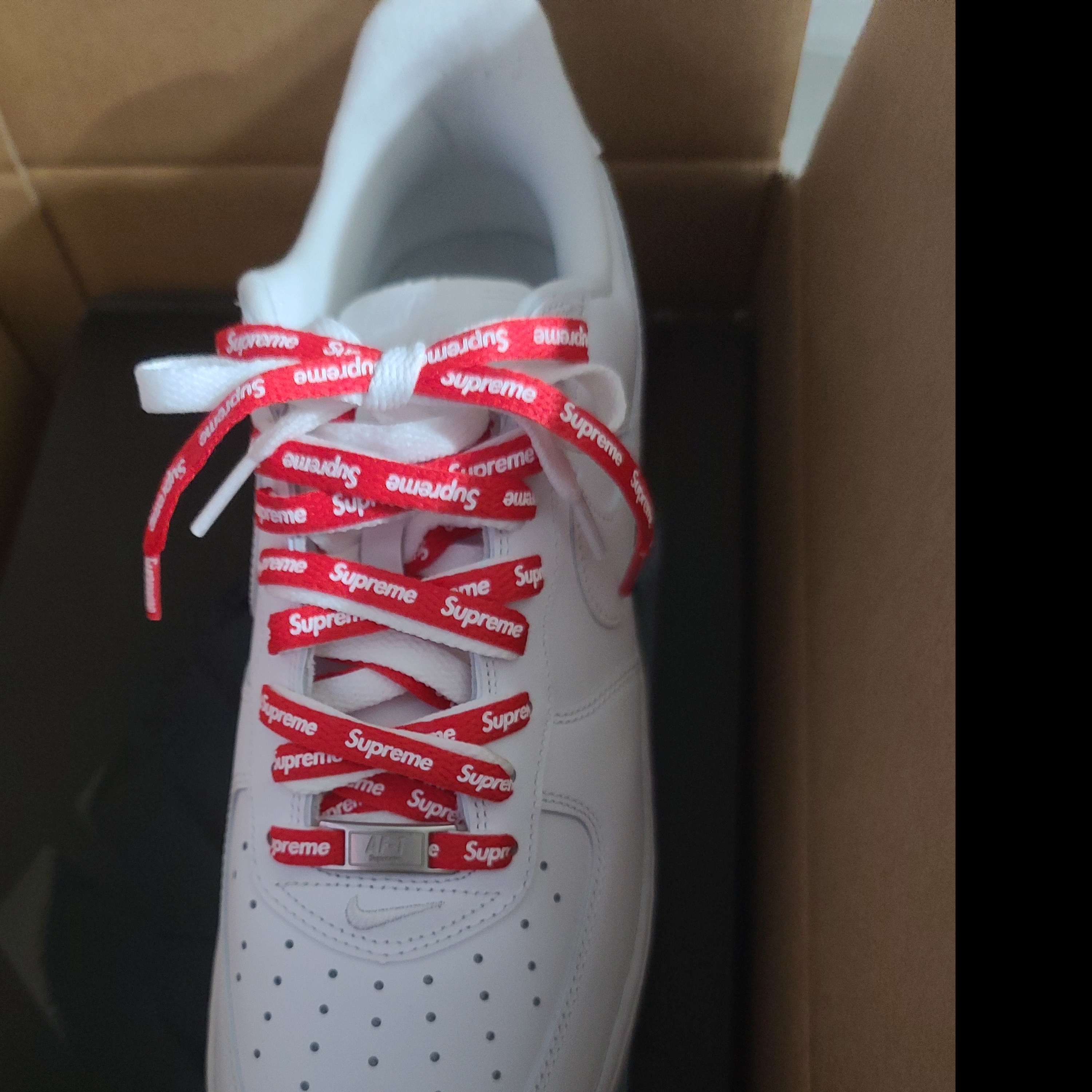 Nike x Supreme Air Force 1 Low White 착용 스타일