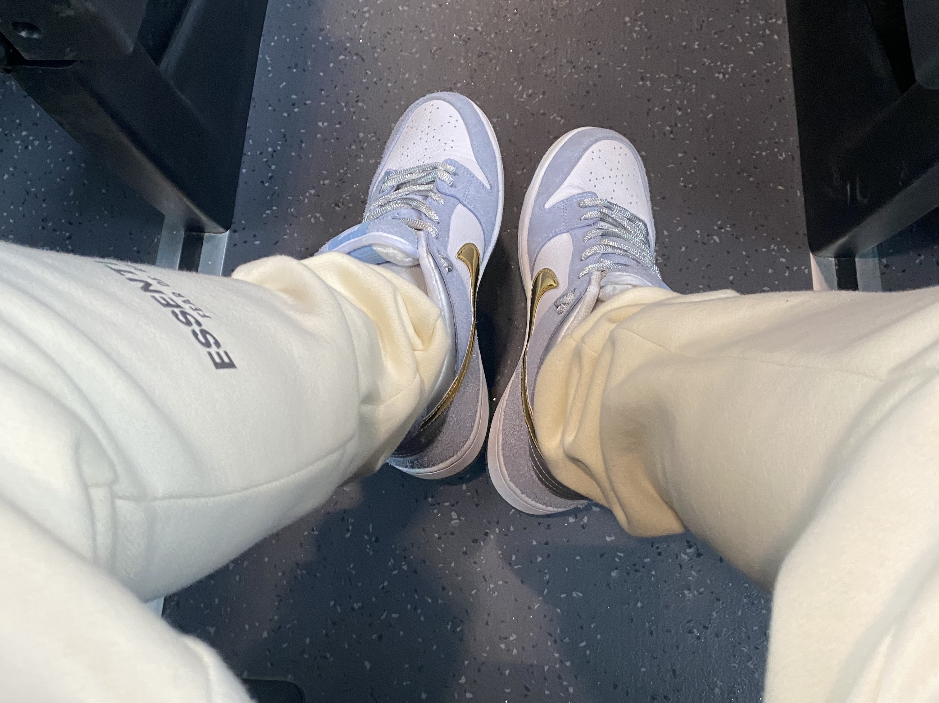 Essentials Pull-Over Hoodie Cream - 21SS, Essentials Sweatpants Cream - 21SS 착용 스타일 - 2