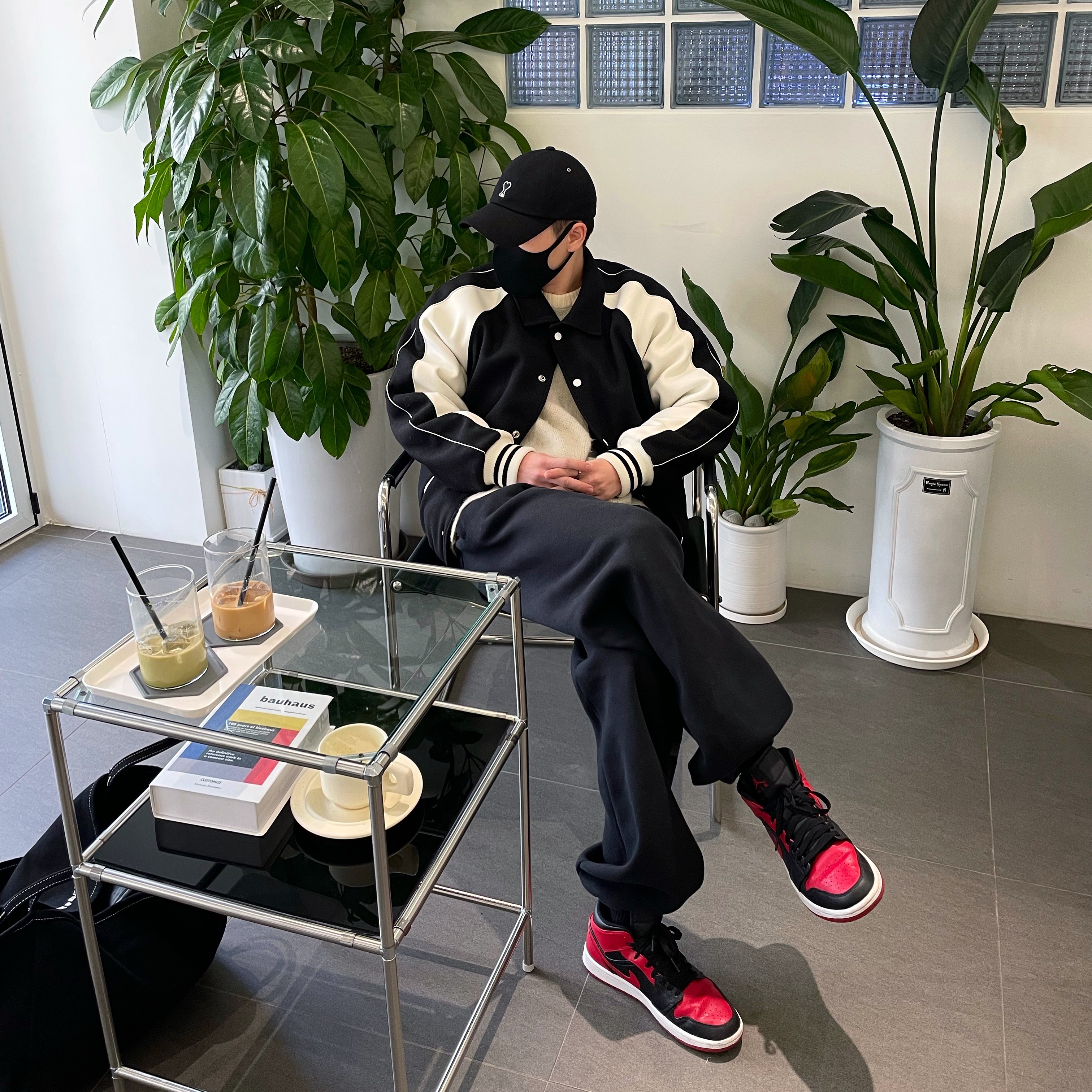 Jordan 1 Mid Bred Banned 2020, Stussy 8 Ball Heavy Brushed Mohair Sweater Cream 착용 스타일