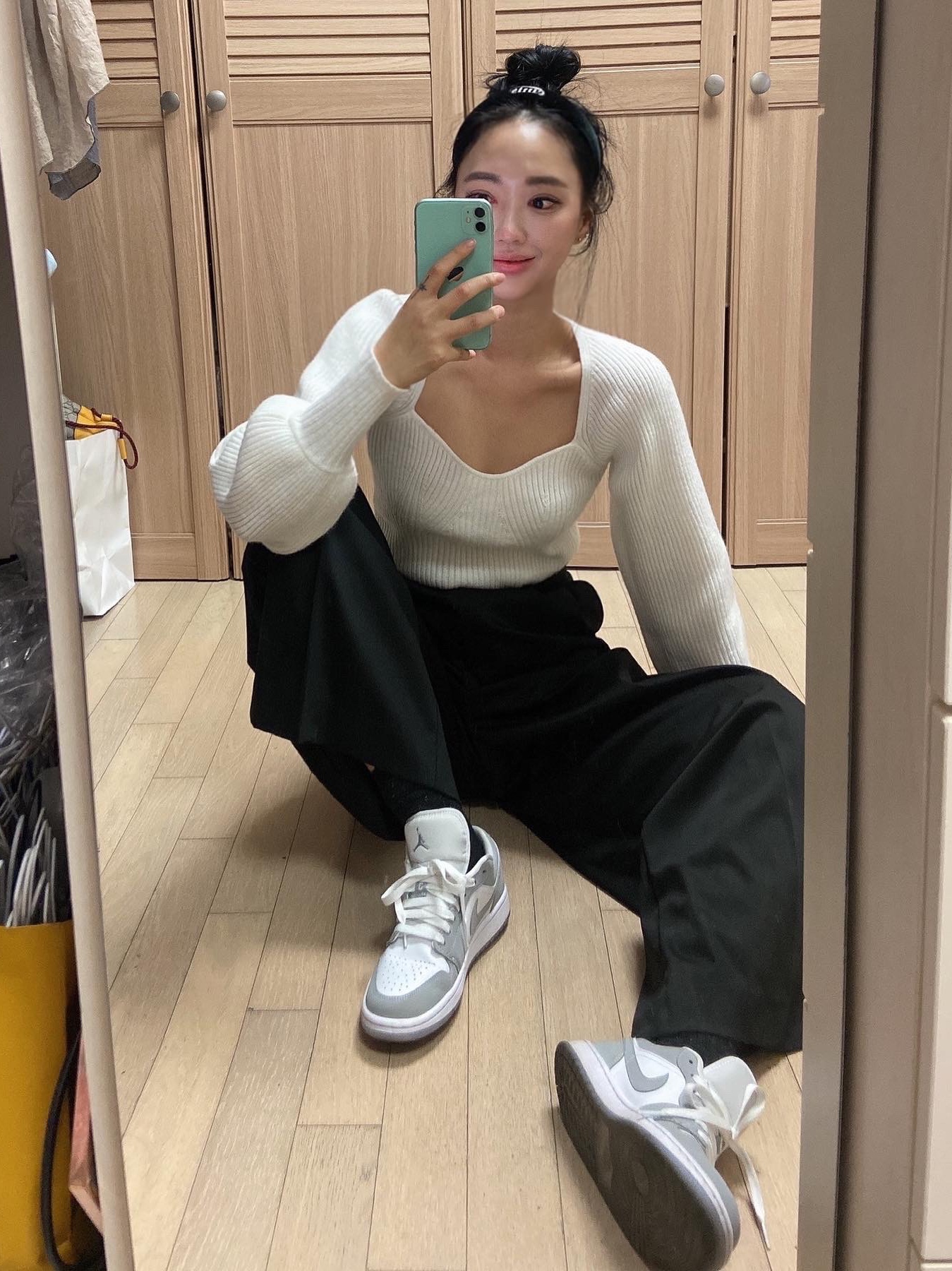 (W) Jordan 1 Low White Wolf Grey 착용 스타일 - 1