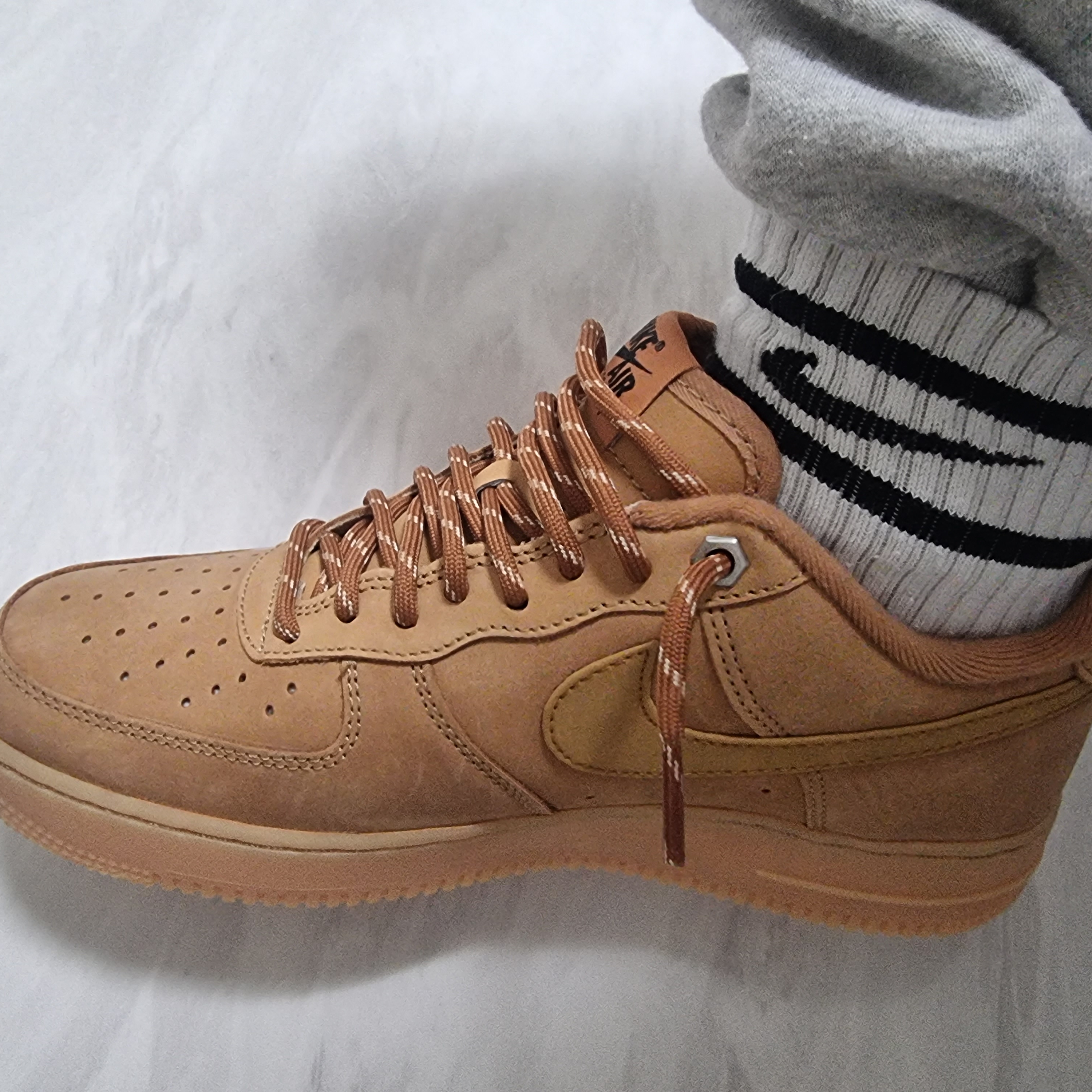 Nike Air Force 1 '07 WB Flax 착용 스타일 - 4