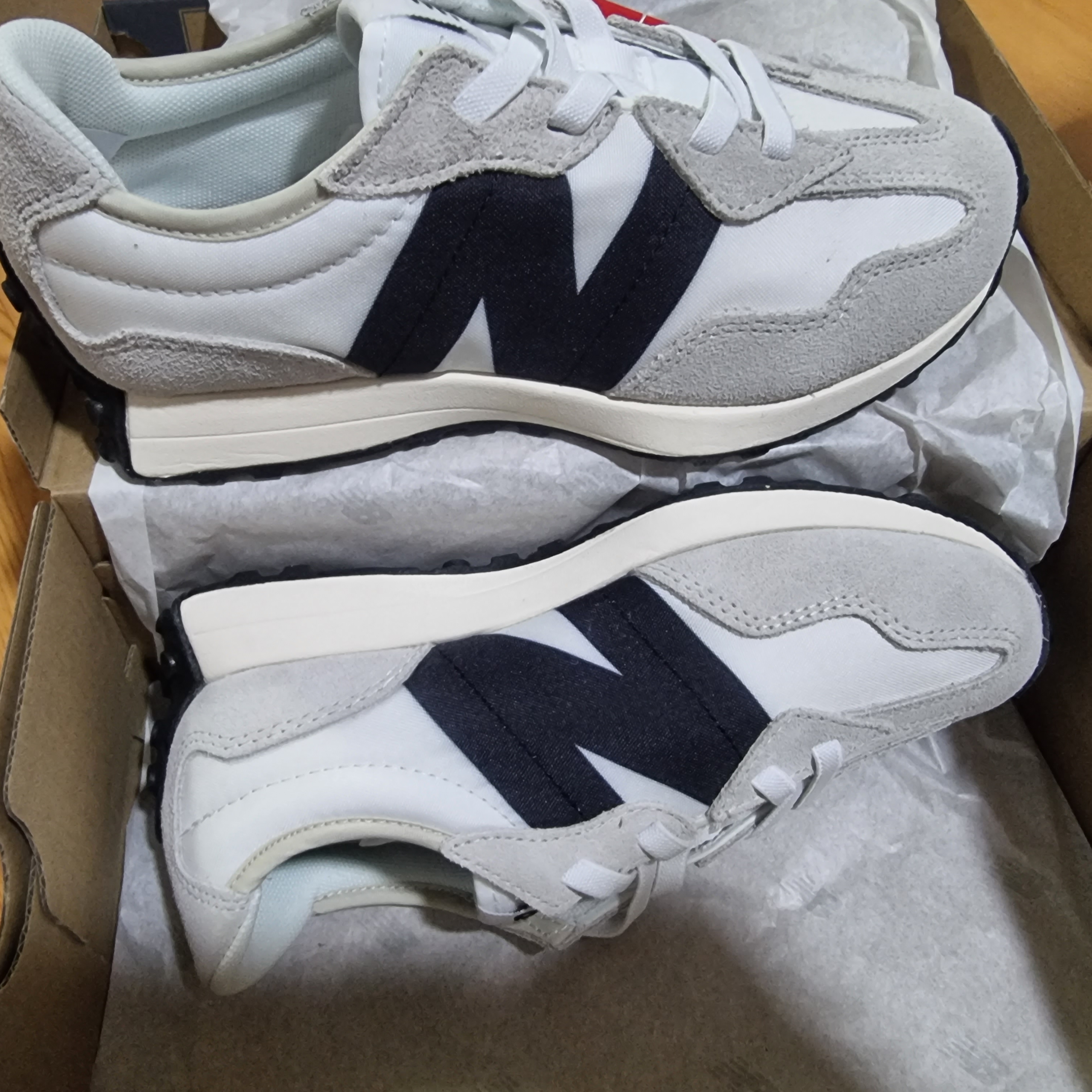 (GS) New Balance 327 Silver Birch Black - M Standard 착용 스타일 - 1