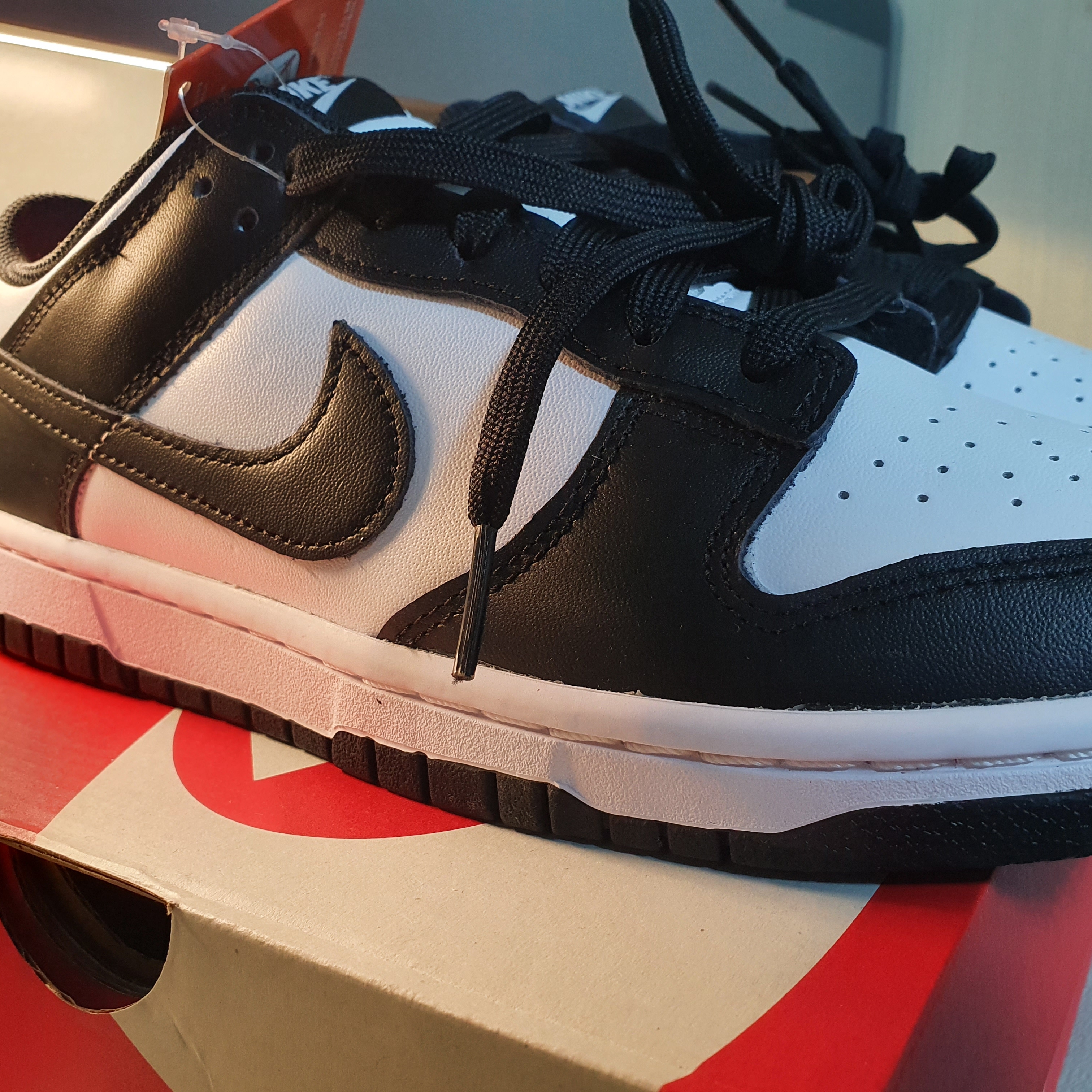 (W) Nike Dunk Low Black 착용 스타일 - 1