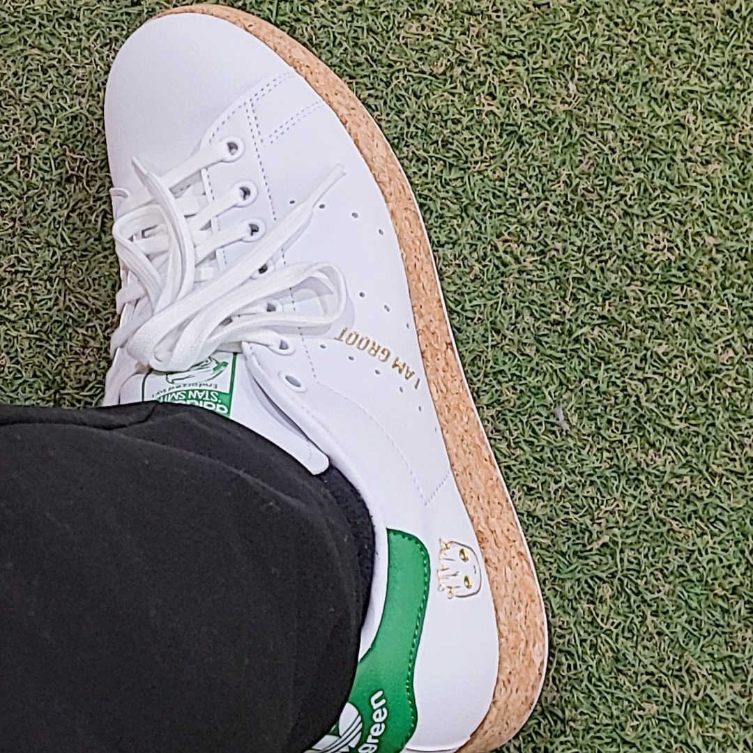 Adidas x Disney Stan Smith I Am Groot 착용 스타일