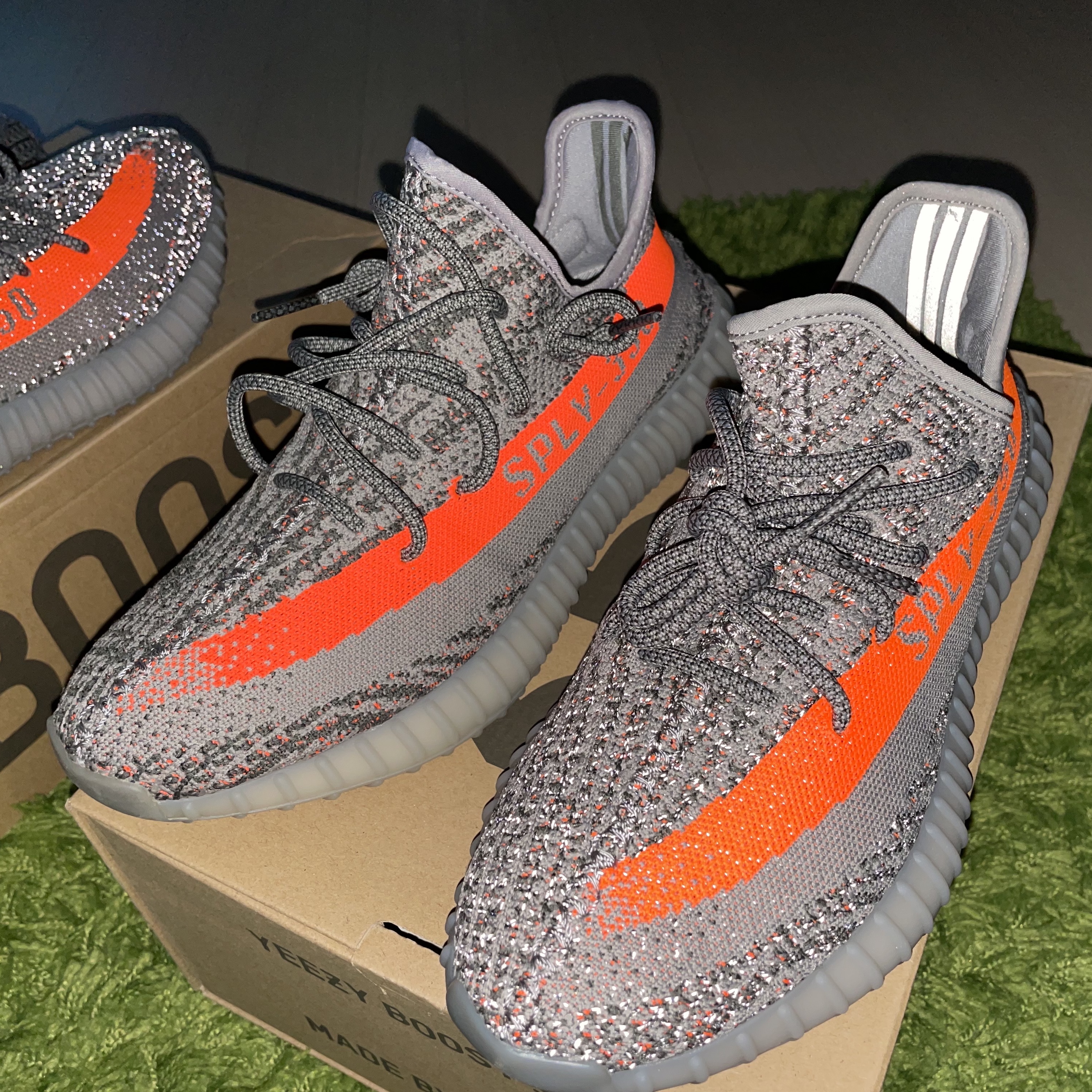 Adidas Yeezy Boost 350 V2 Beluga - Reflective, Adidas Yeezy Boost 350 V2 Beluga 착용 스타일 - 5