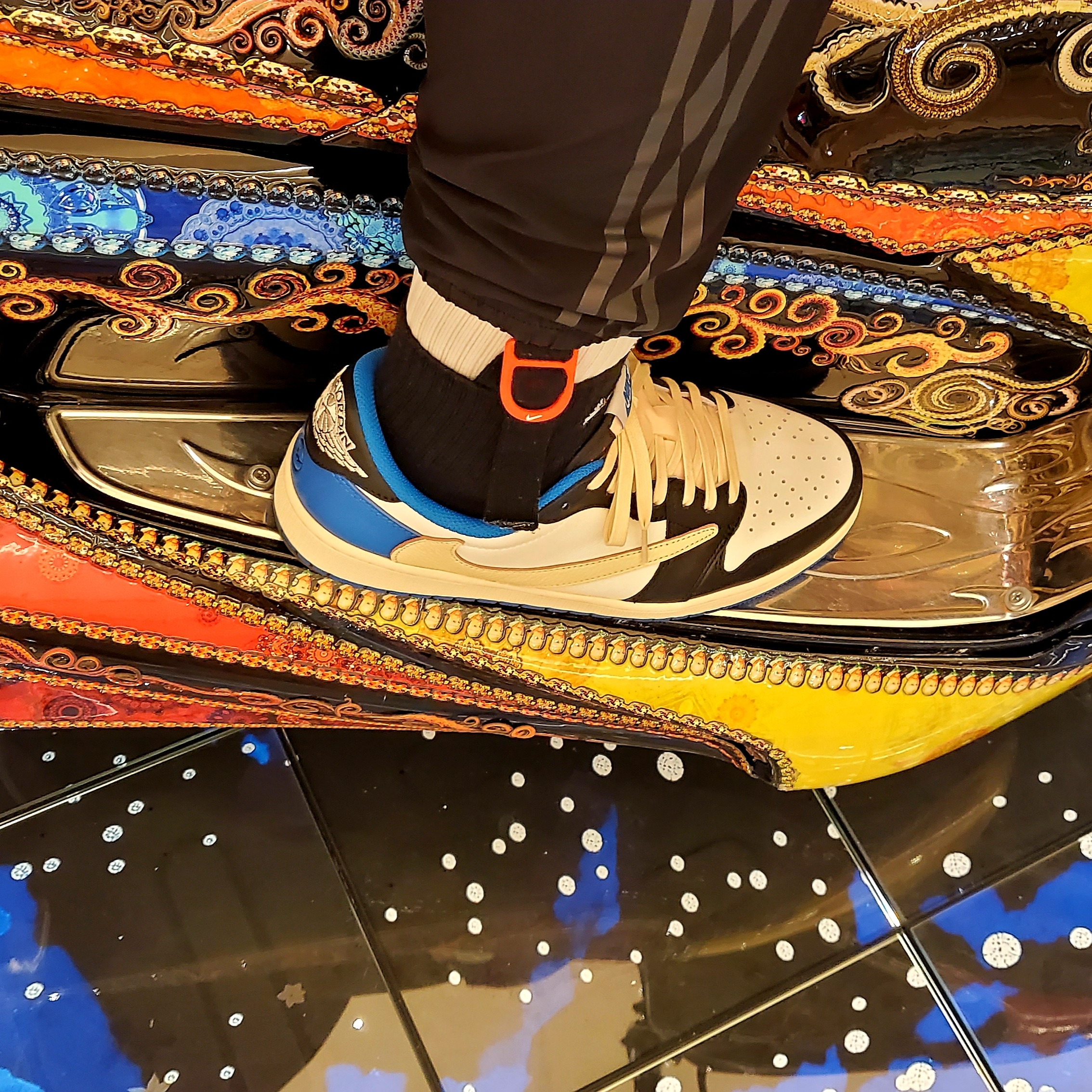 Jordan 1 x Travis Scott x Fragment Retro Low OG SP Military Blue 착용 스타일 - 1