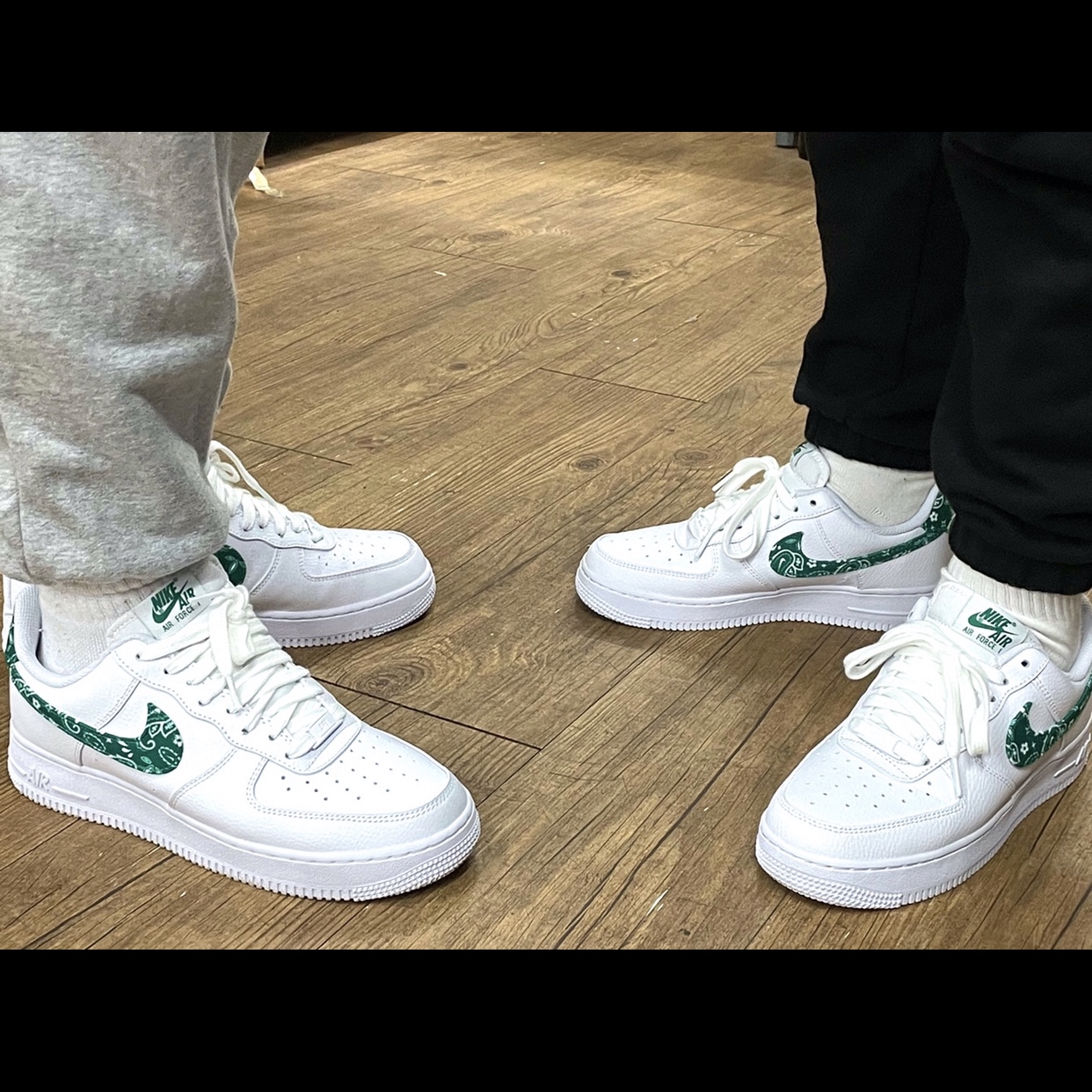 (W) Nike Air Force 1 '07 Essential Paisley Swoosh White Malachite 착용 스타일