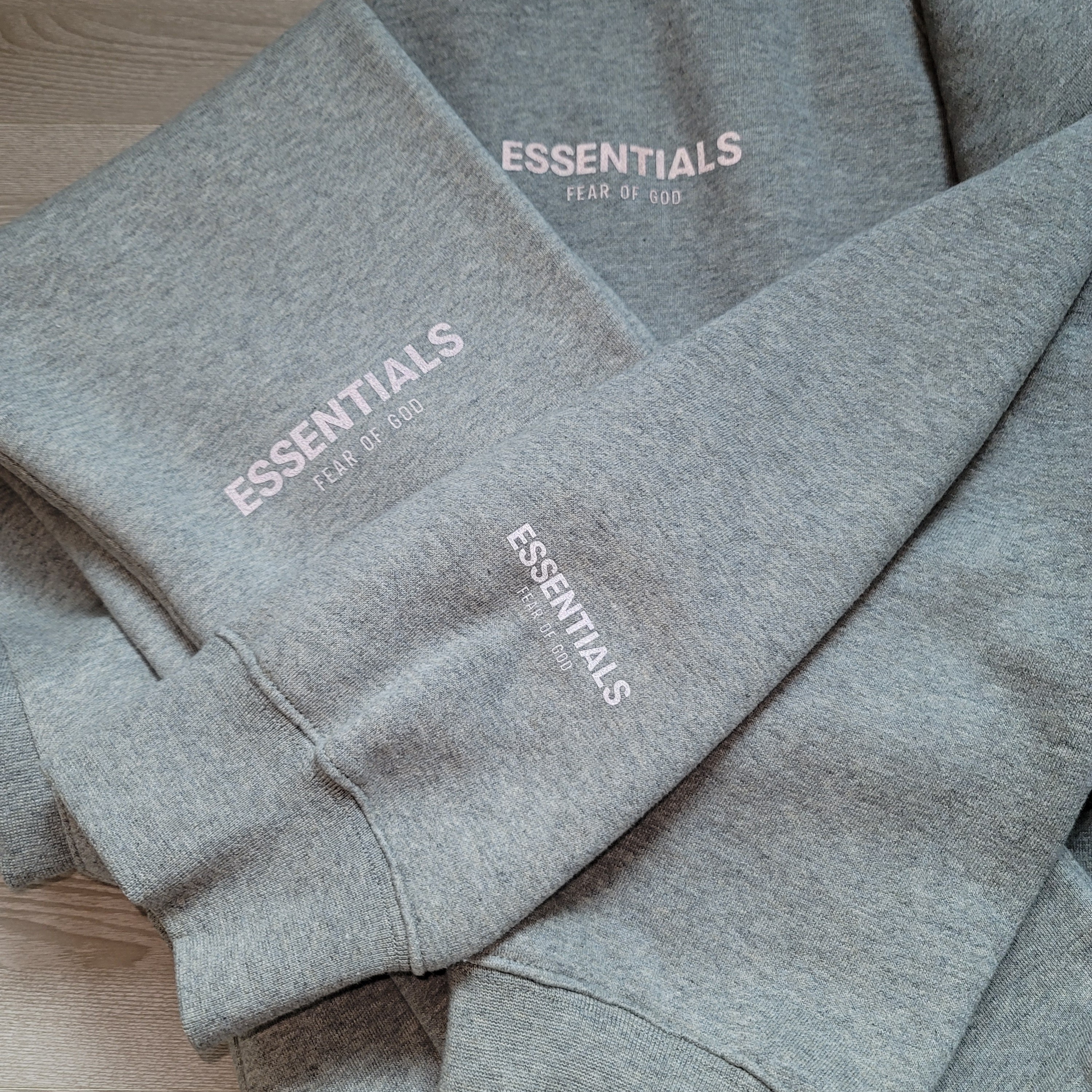 Essentials The Core Collection Pullover Hoodie Heather Oatmeal, Essentials The Core Collection Sweatpants Heather Oatmeal 착용 스타일 - 2