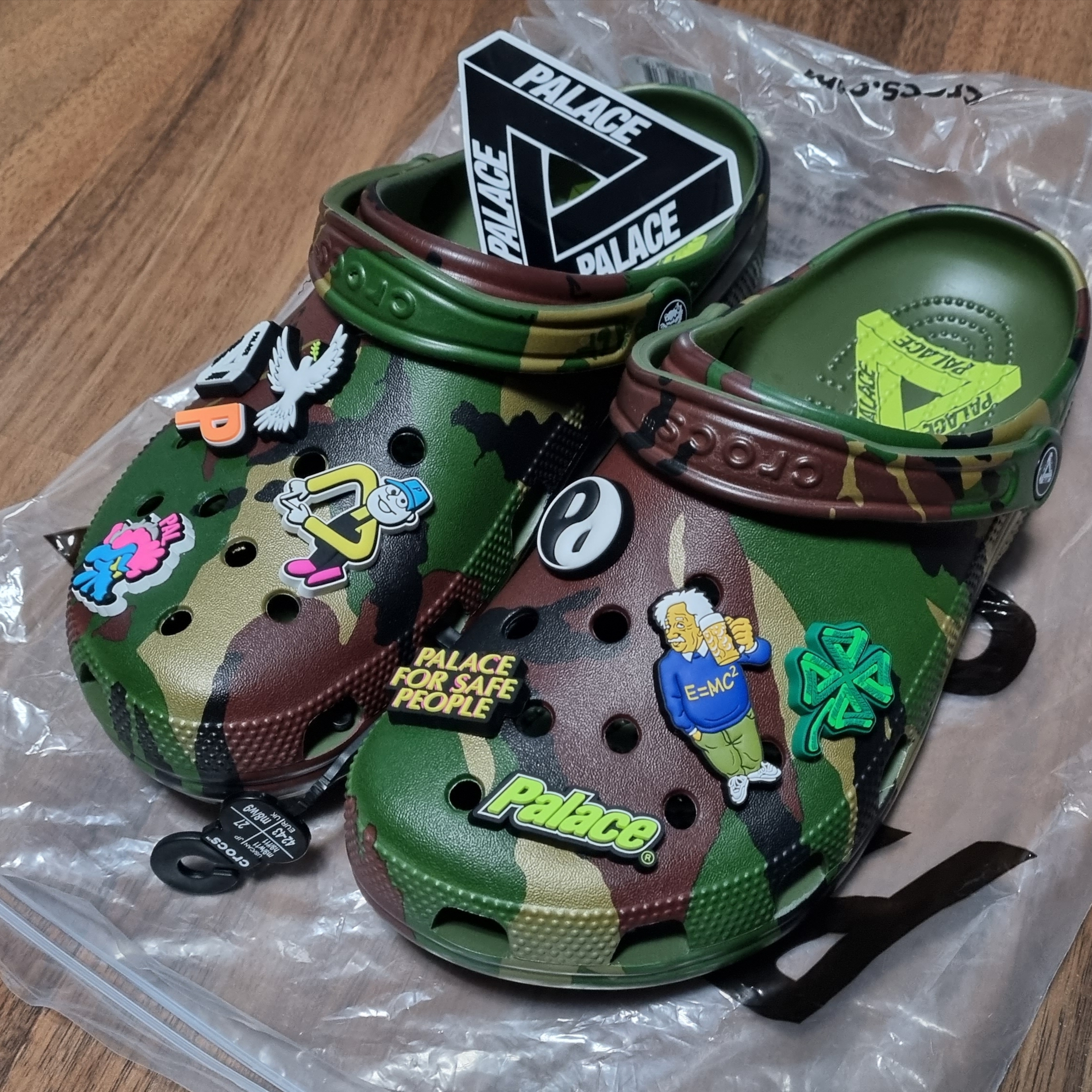 Crocs x Palace Classic Clog Woodland Camo 착용 스타일