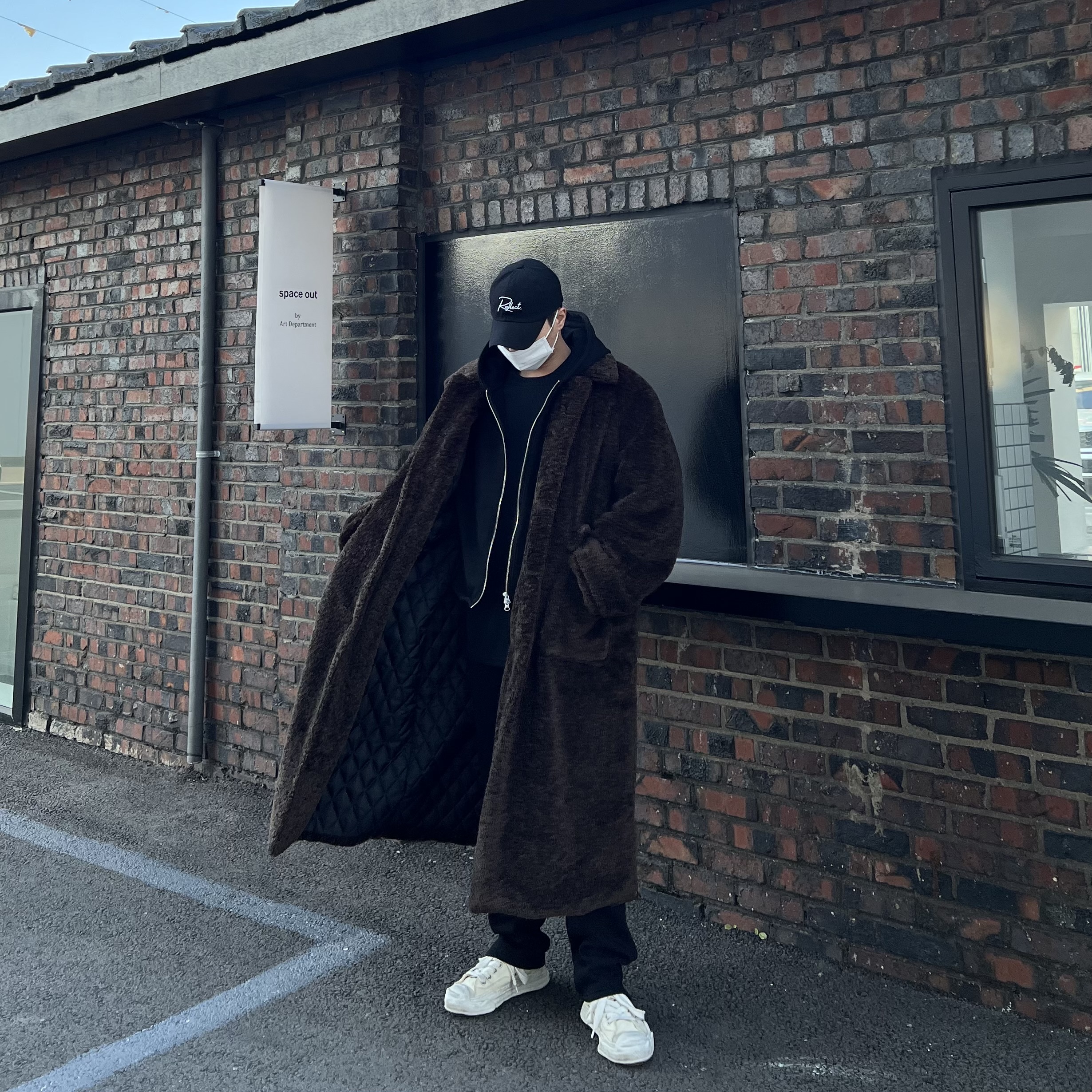 Maison Mihara Yasuhiro Hank OG Sole Over Dyed Lowcut Sneakers Beige 착용 스타일 - 2