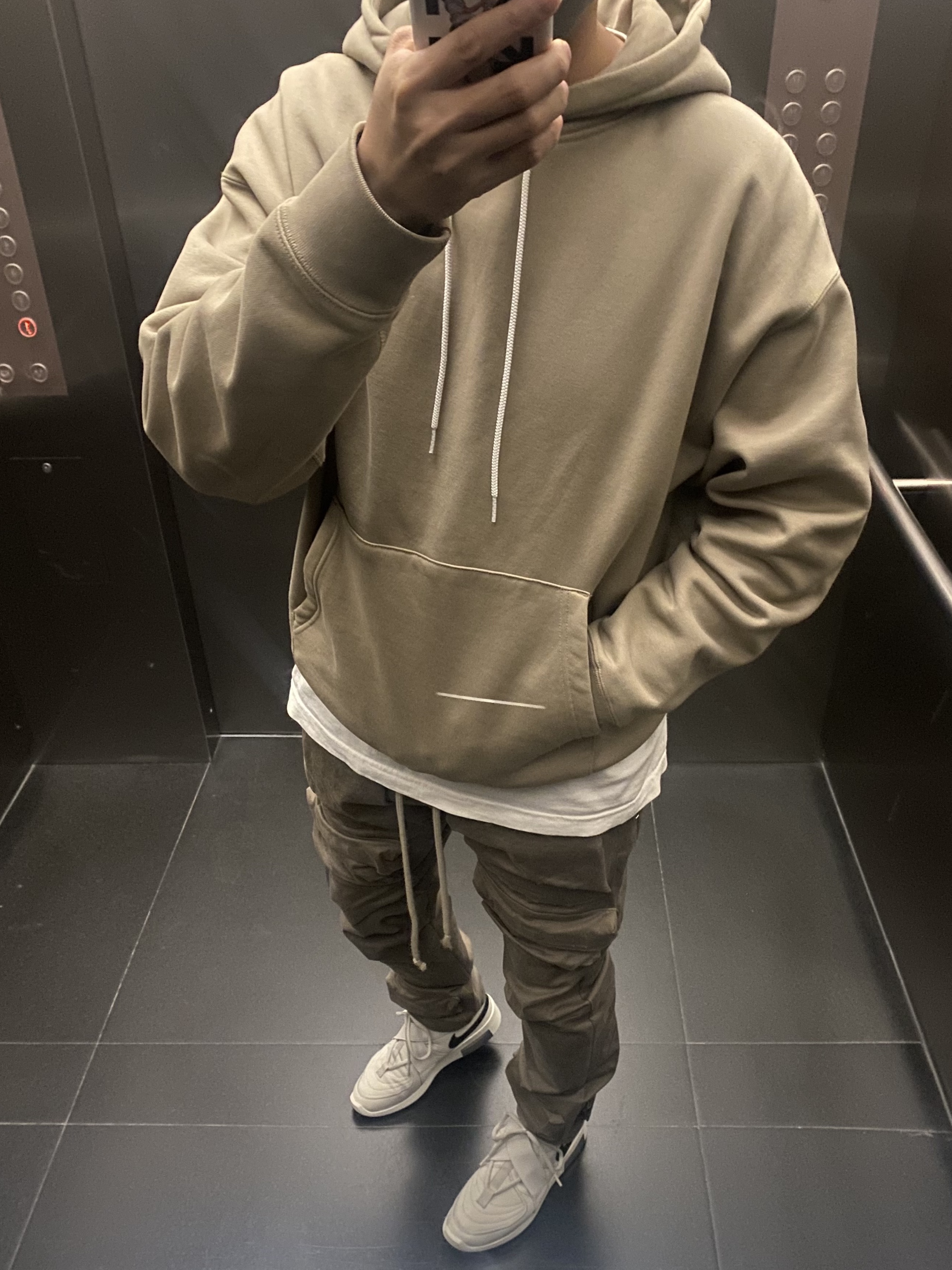 Nike x Fear of God Air Fear of God Raid Light Bone, Nike NRG Solo Swoosh Fleece Hoodie Khaki - US/EU 착용 스타일