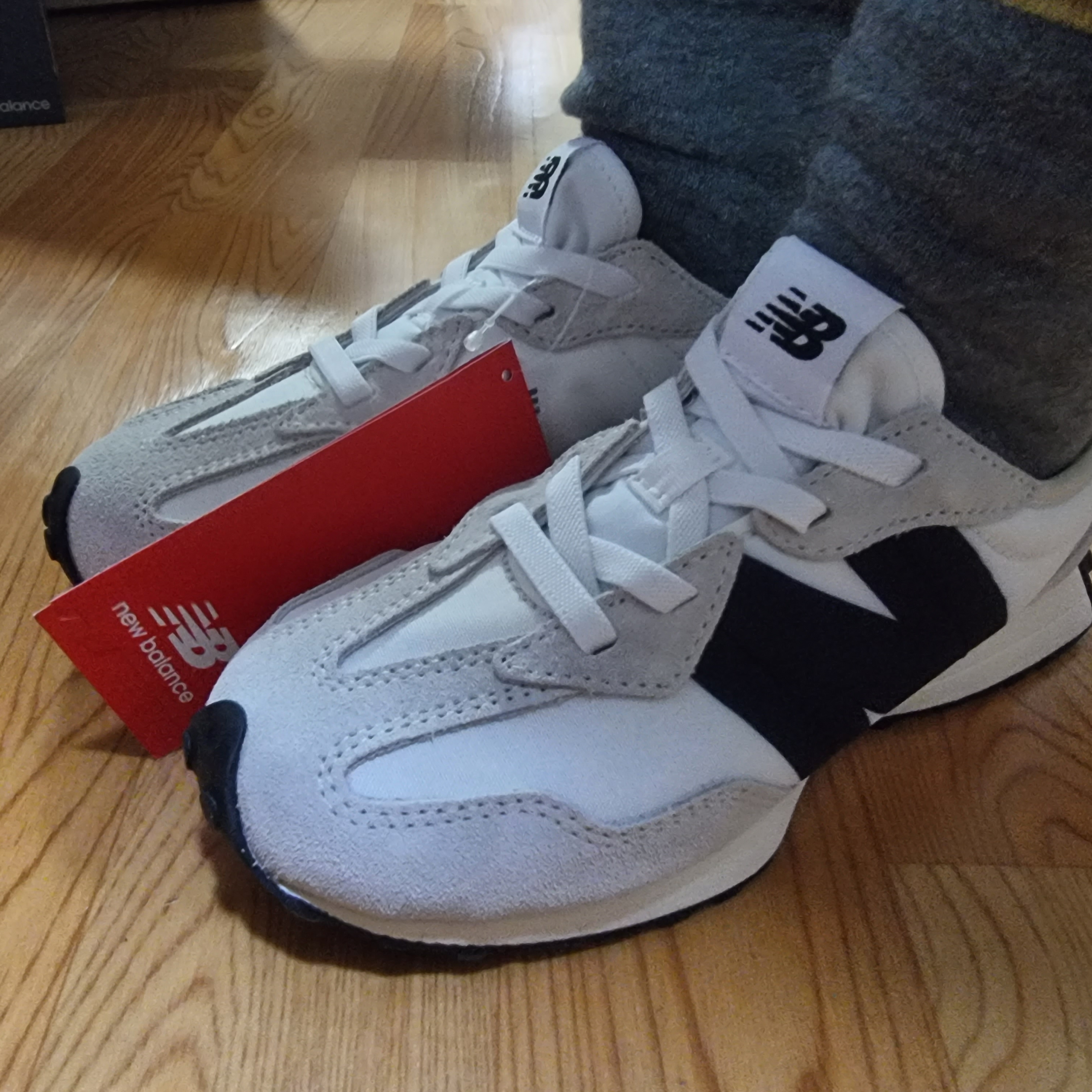 (GS) New Balance 327 Silver Birch Black - M Standard 착용 스타일 - 3