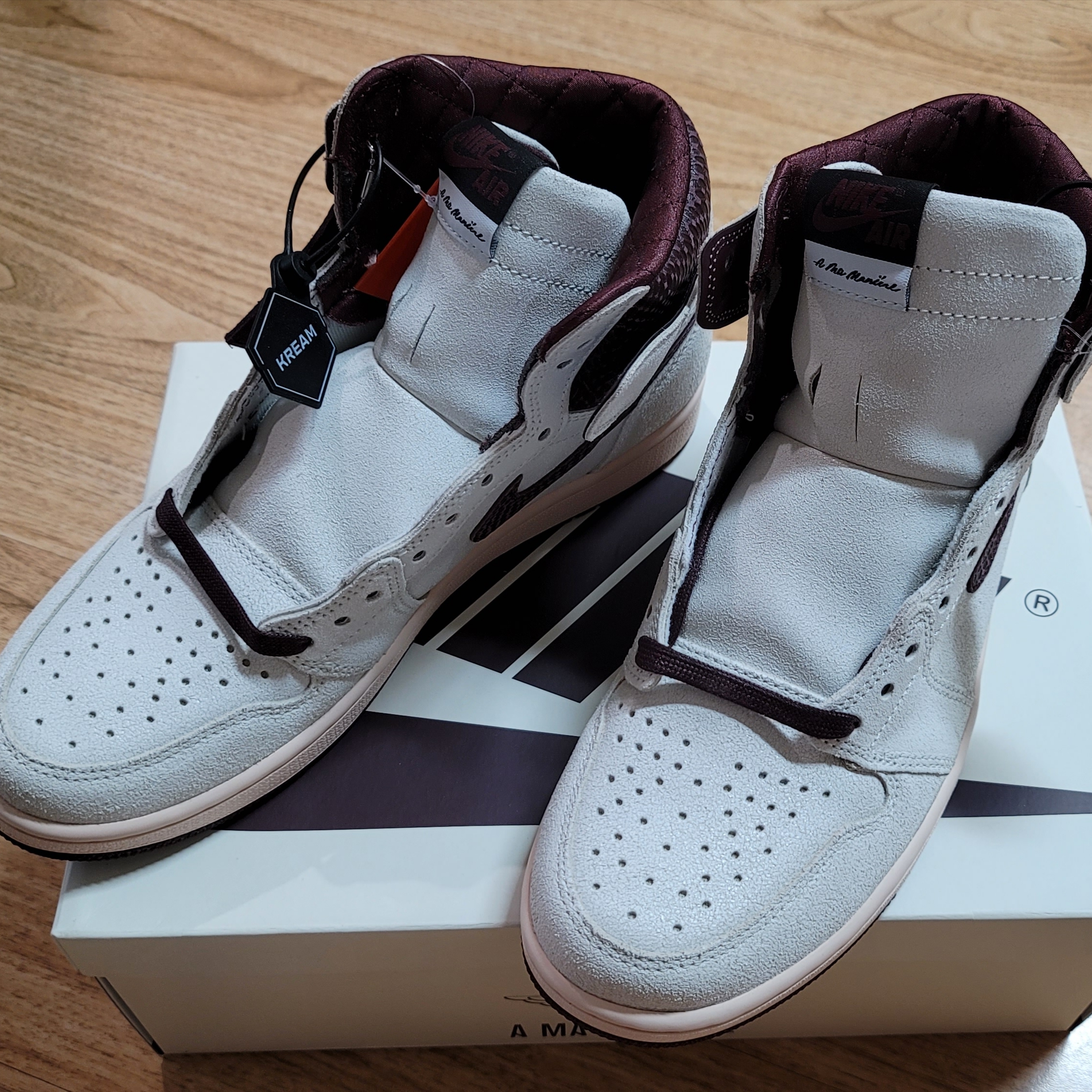 Jordan 1 x A Ma Maniere Retro High OG SP Sail and Burgundy 착용 스타일 - 1