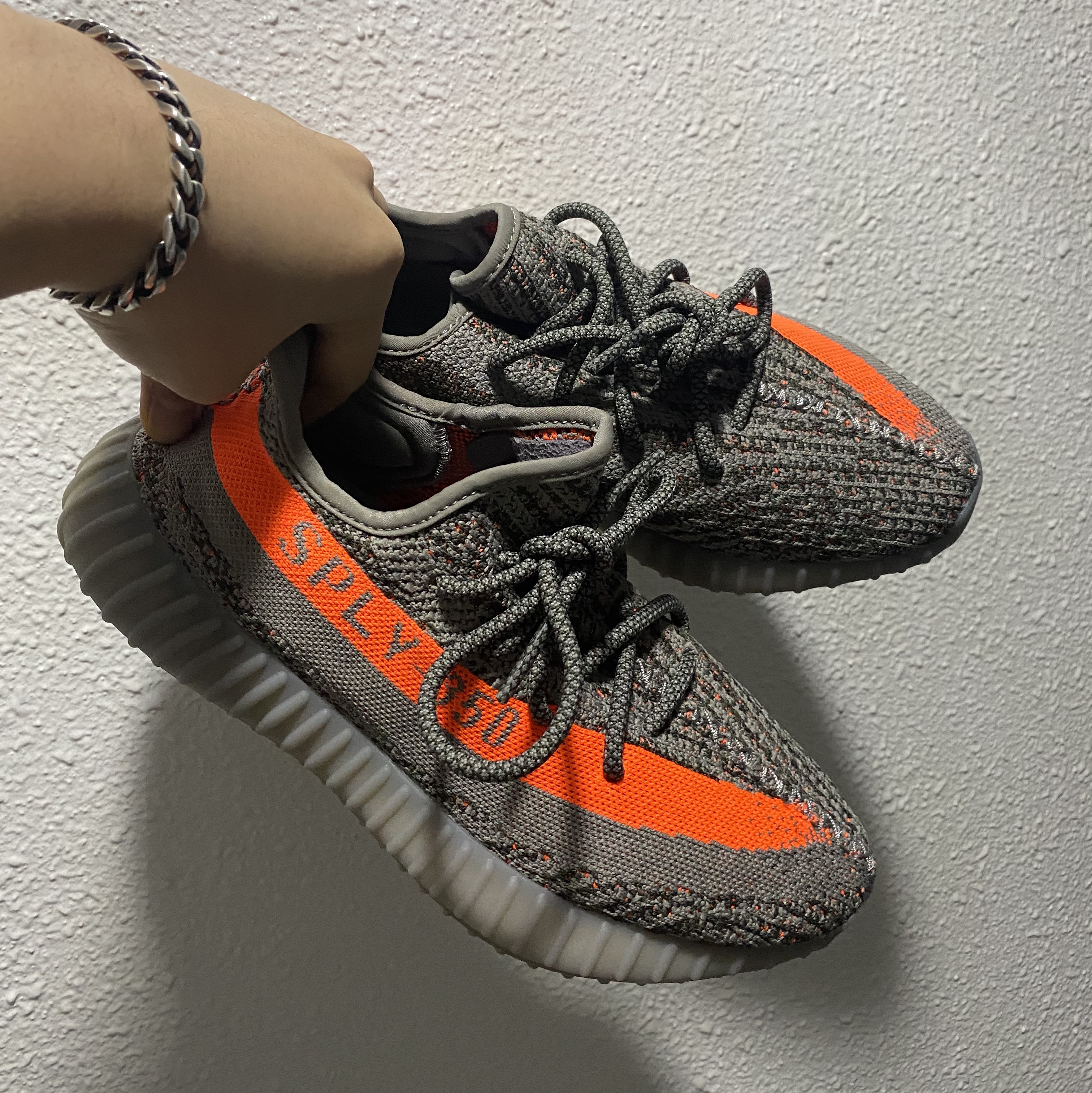 Adidas Yeezy Boost 350 V2 Beluga - Reflective 착용 스타일