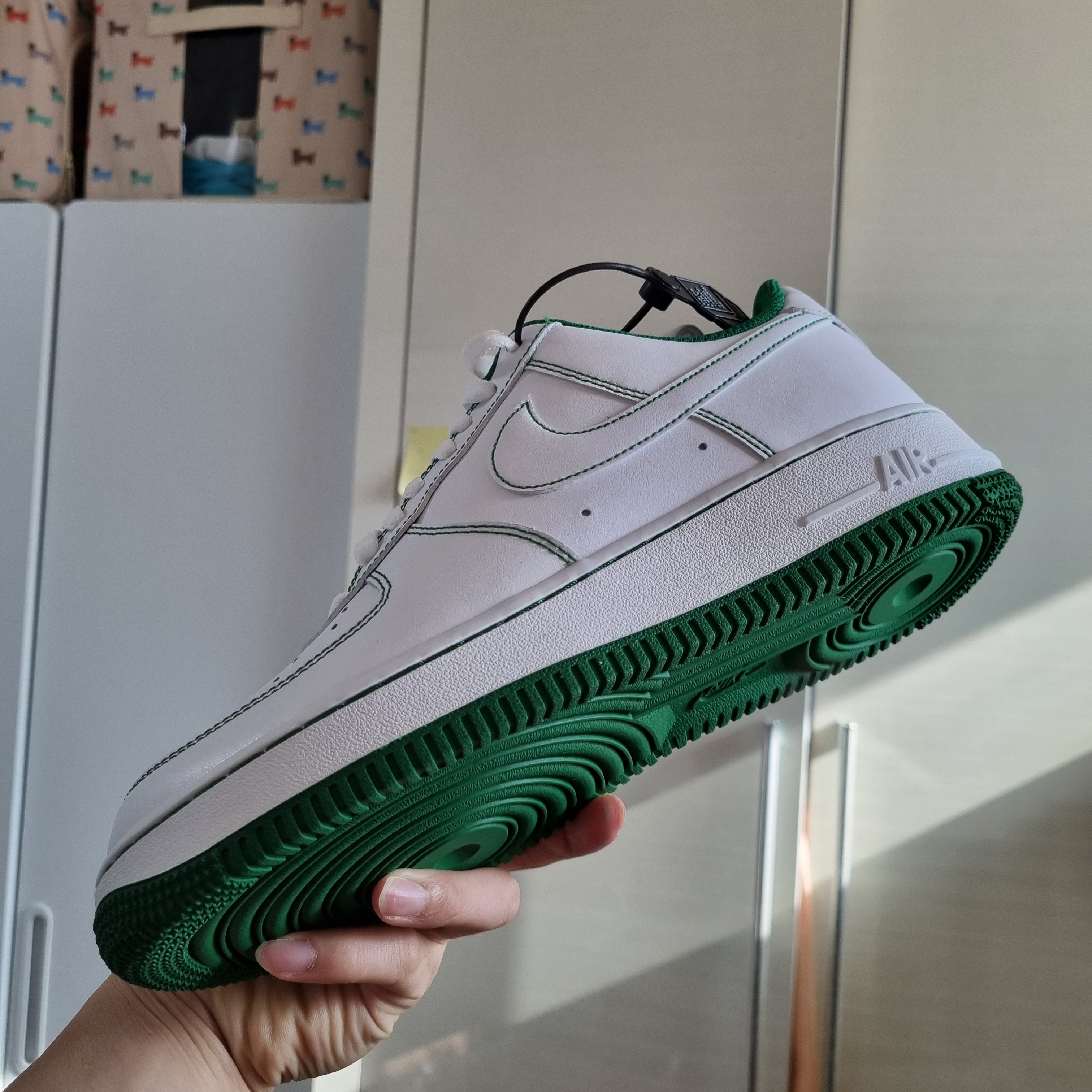 Nike Air Force 1 '07 Stitch Pine Green 착용 스타일 - 3