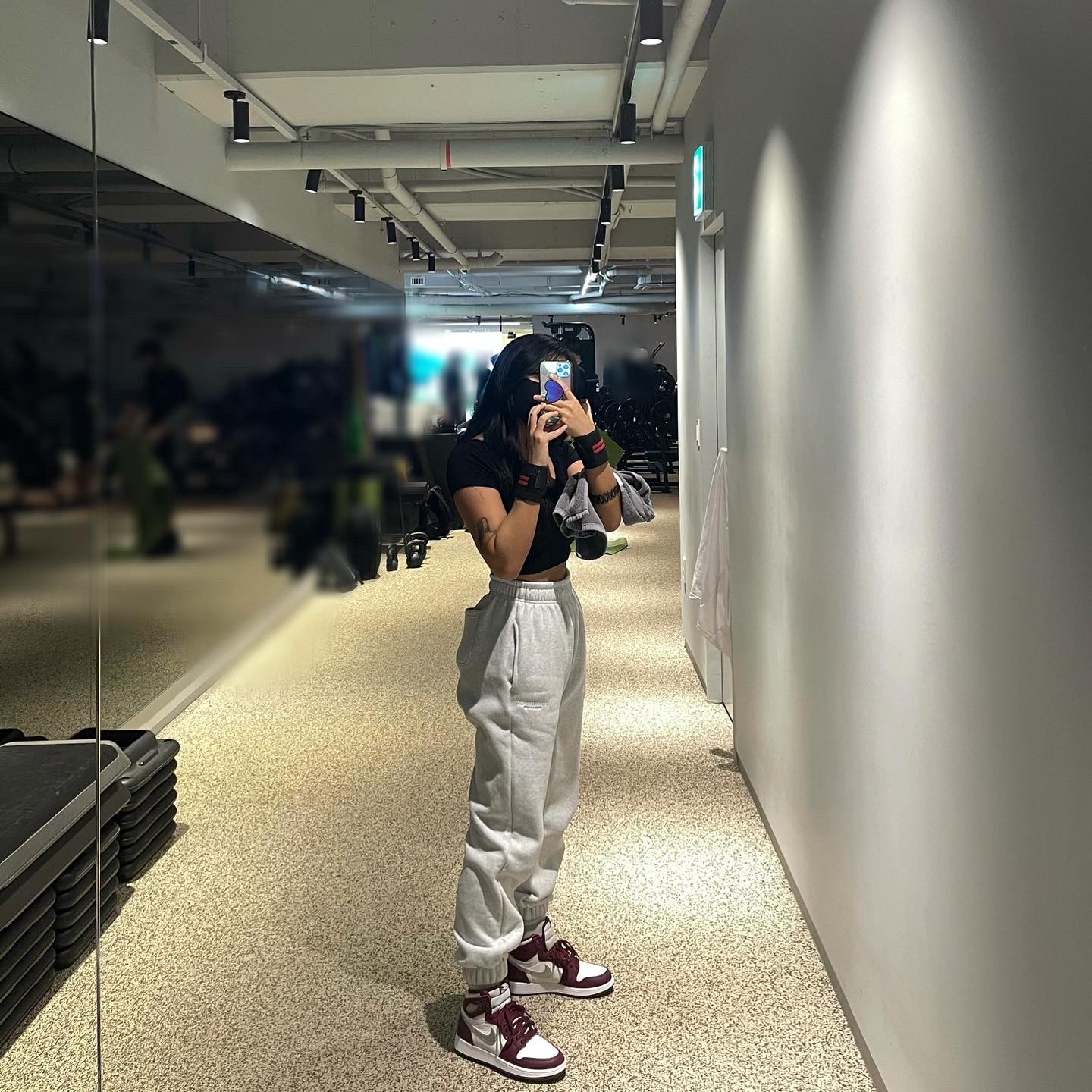 (GS) Jordan 1 Retro High OG Bordeaux 착용 스타일 - 2