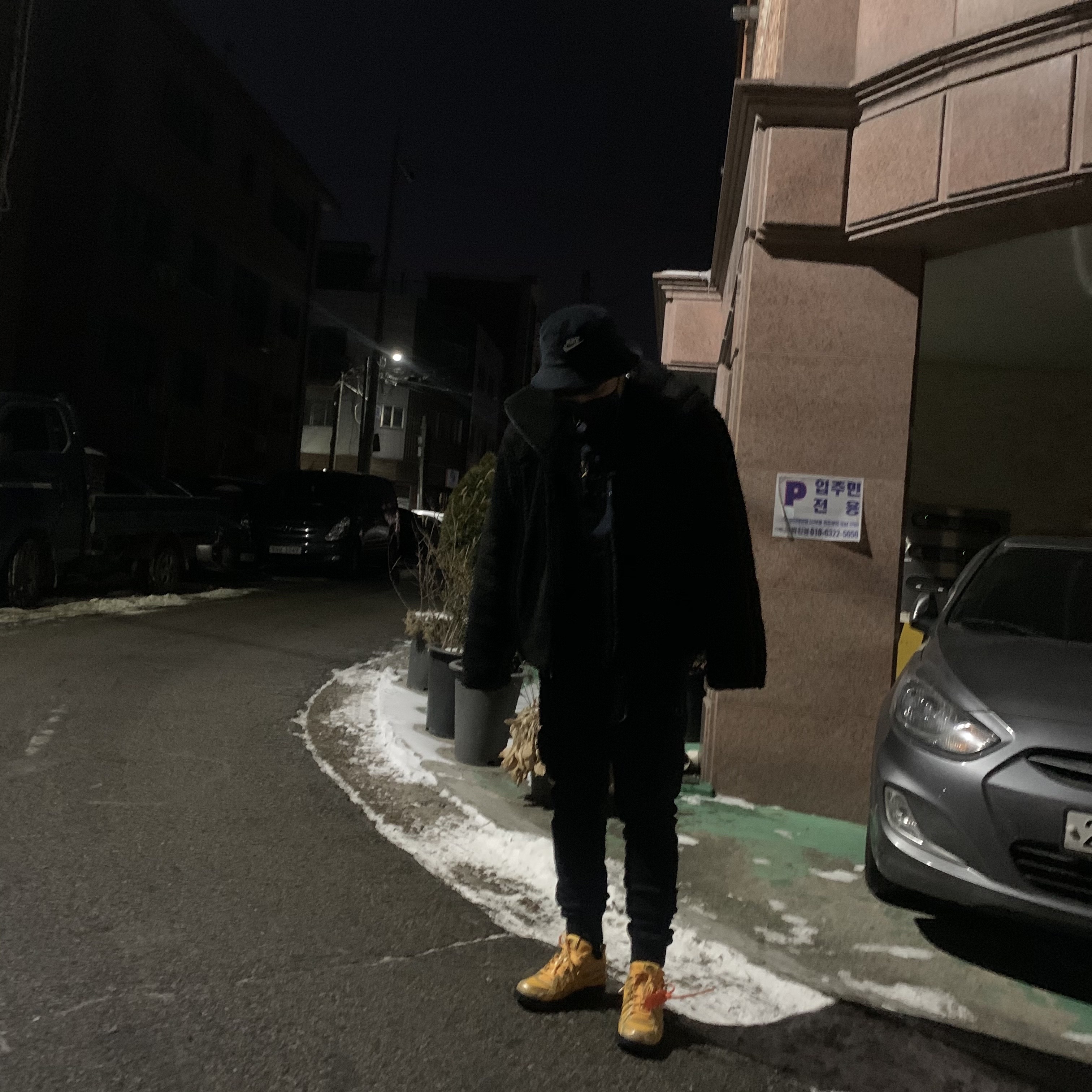 Nike x Off-White Air Rubber Dunk University Gold, Nike Futura Washed Bucket Hat Black 착용 스타일