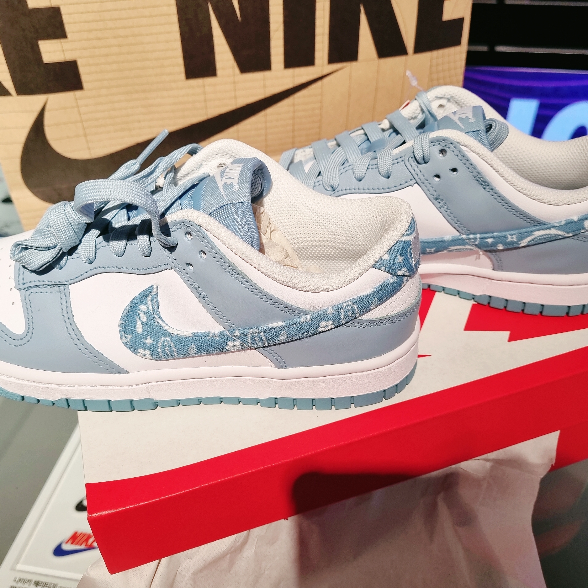(W) Nike Dunk Low Essential Blue Paisley 착용 스타일