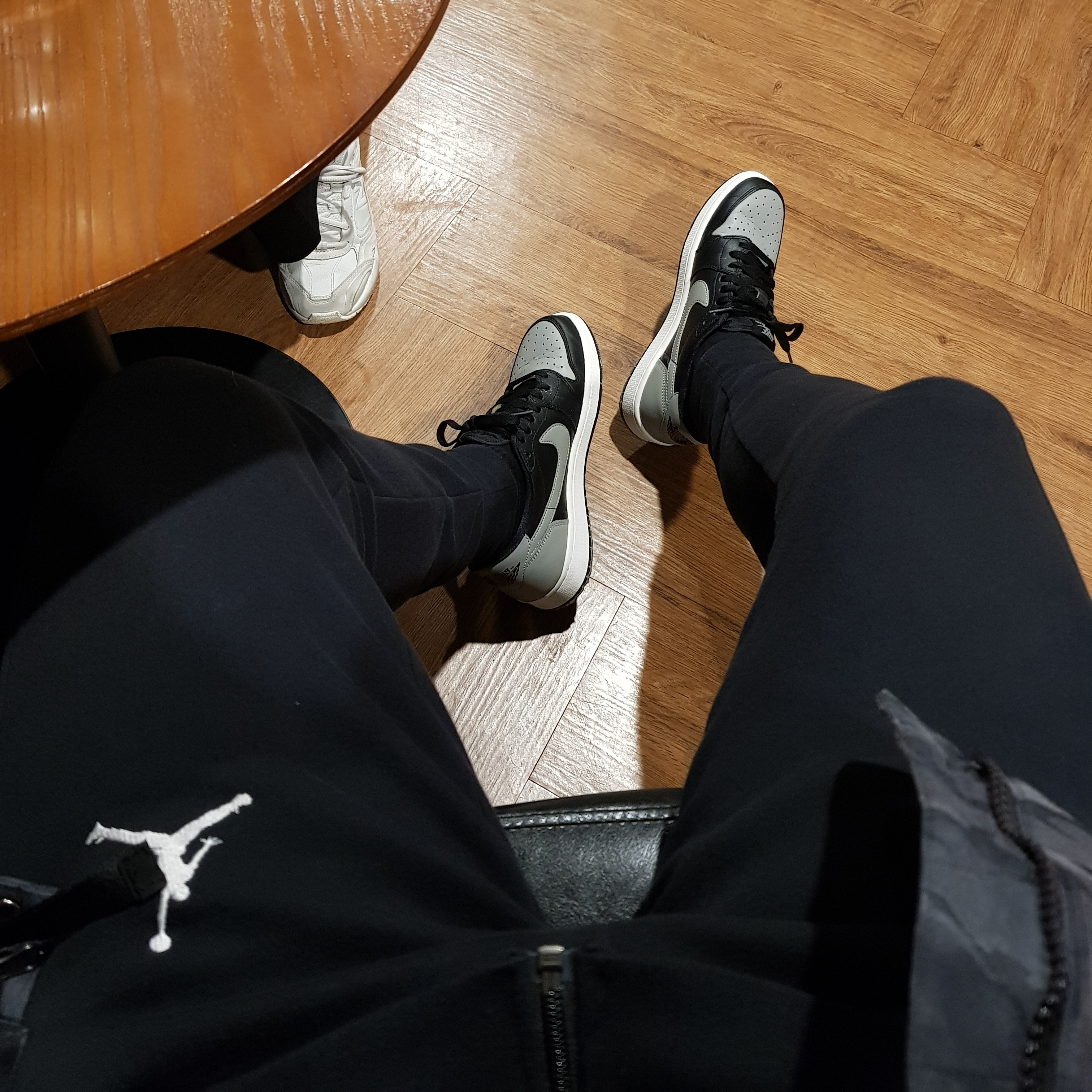 Jordan 1 Retro Low OG Shadow 2015 착용 스타일 - 1
