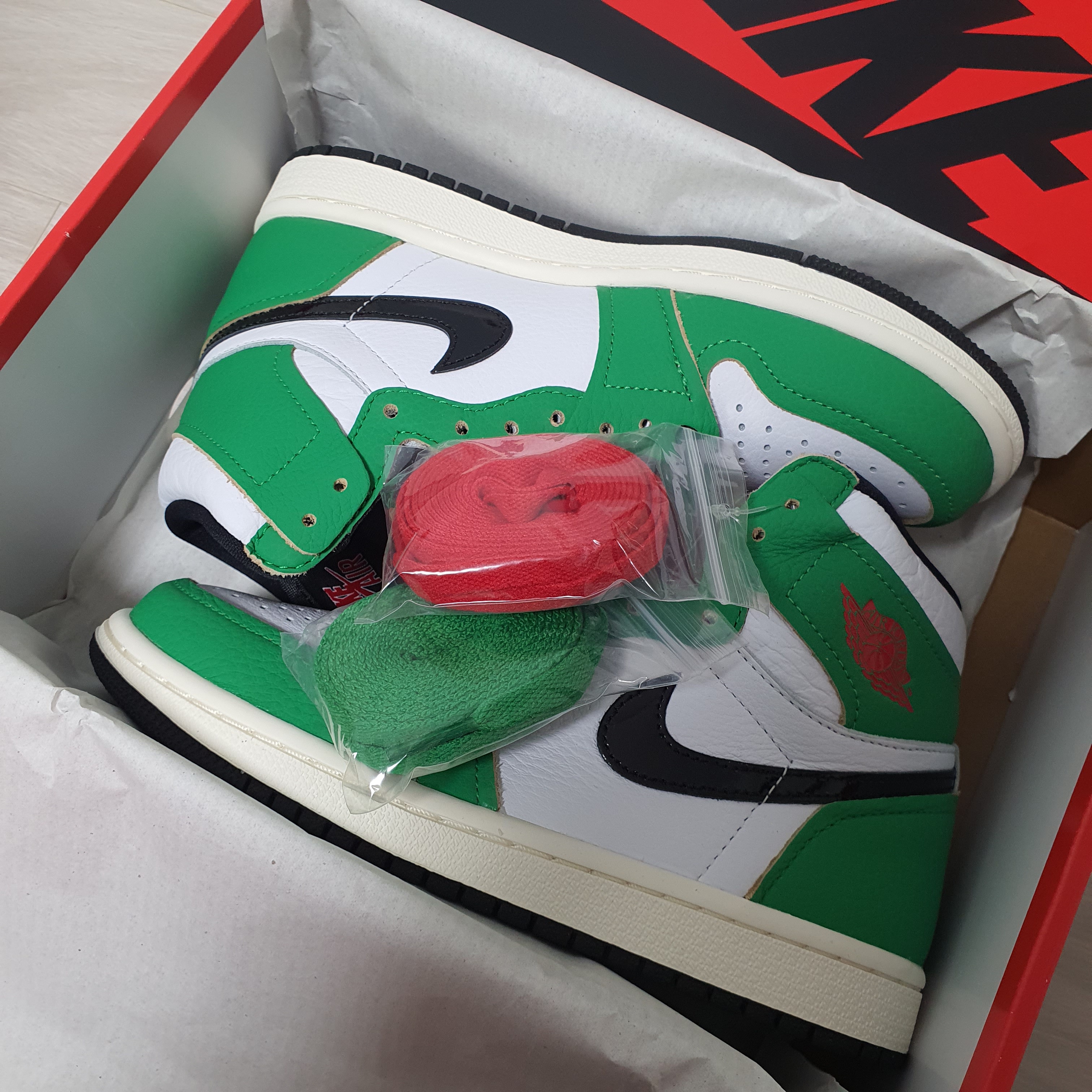 (W) Jordan 1 Retro High OG Lucky Green 착용 스타일