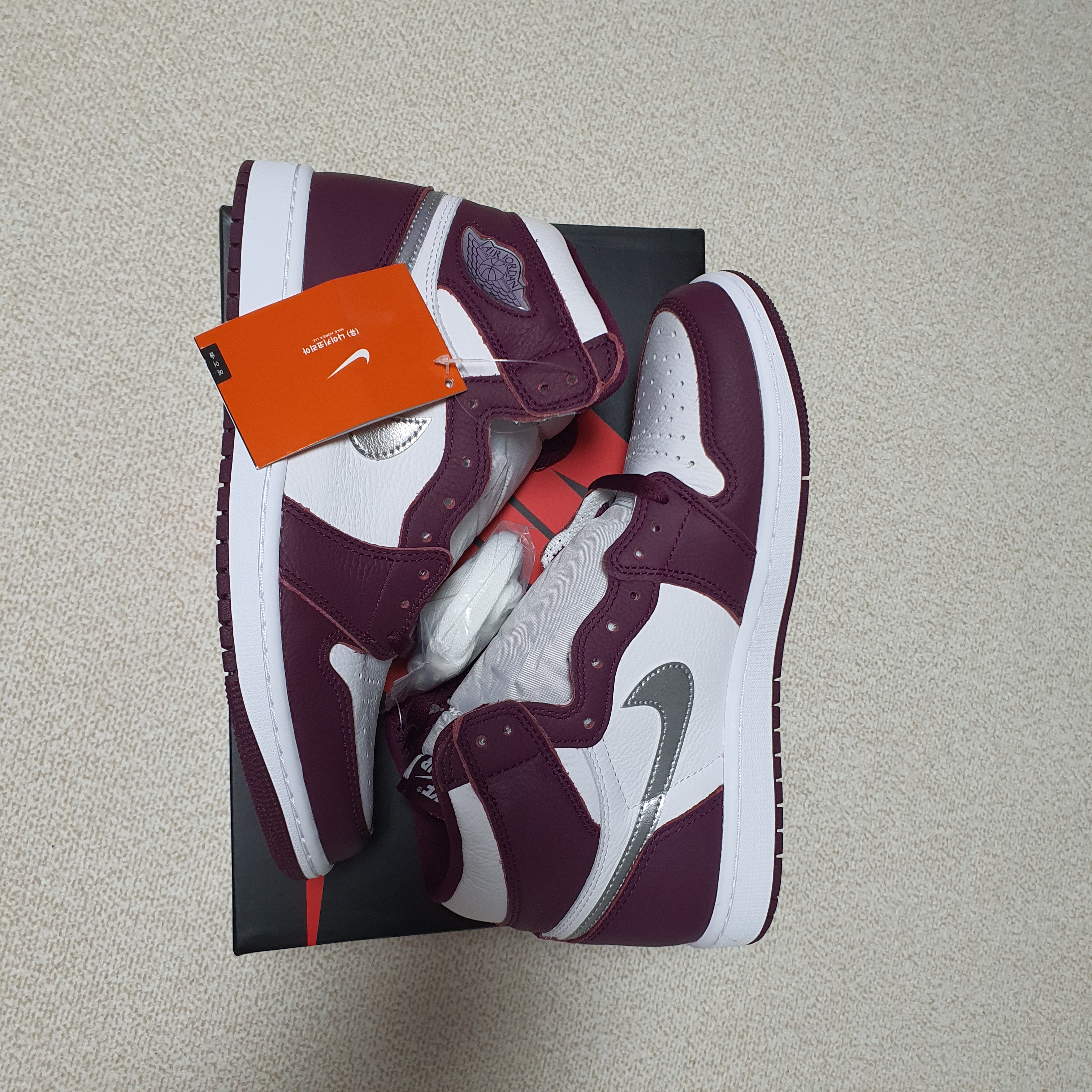 Jordan 1 Retro High OG Bordeaux 착용 스타일 - 3