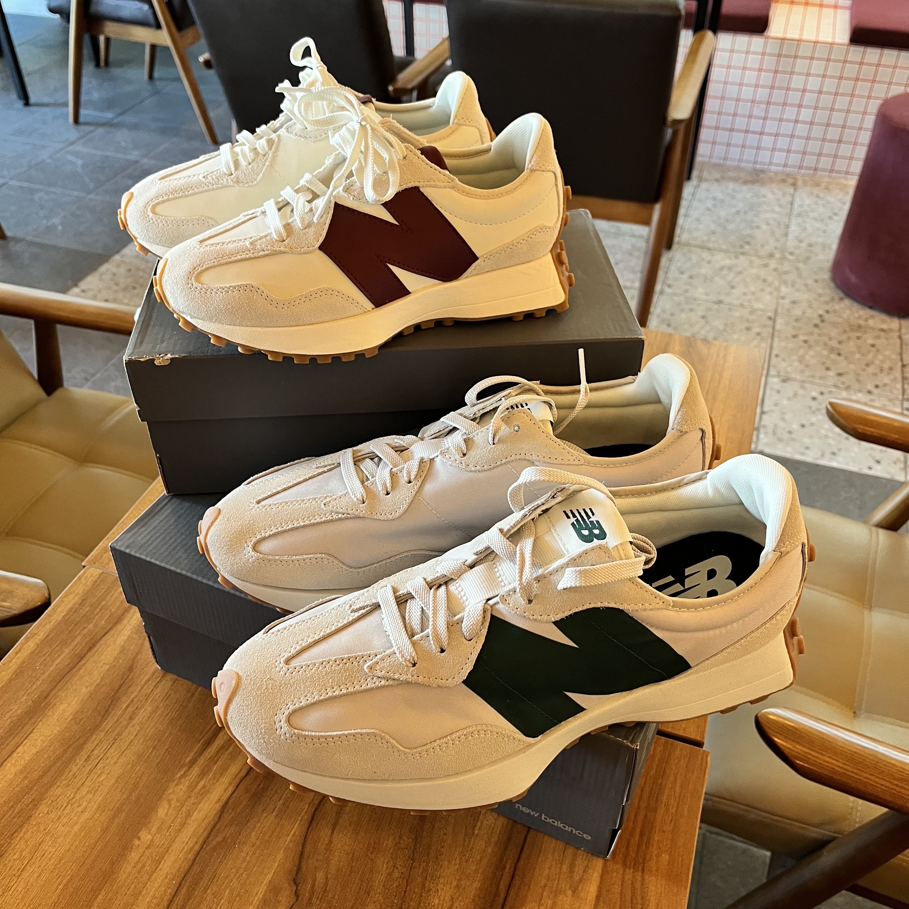 New Balance 327 Timberwolf, (W) New Balance 327 Burgundy 착용 스타일