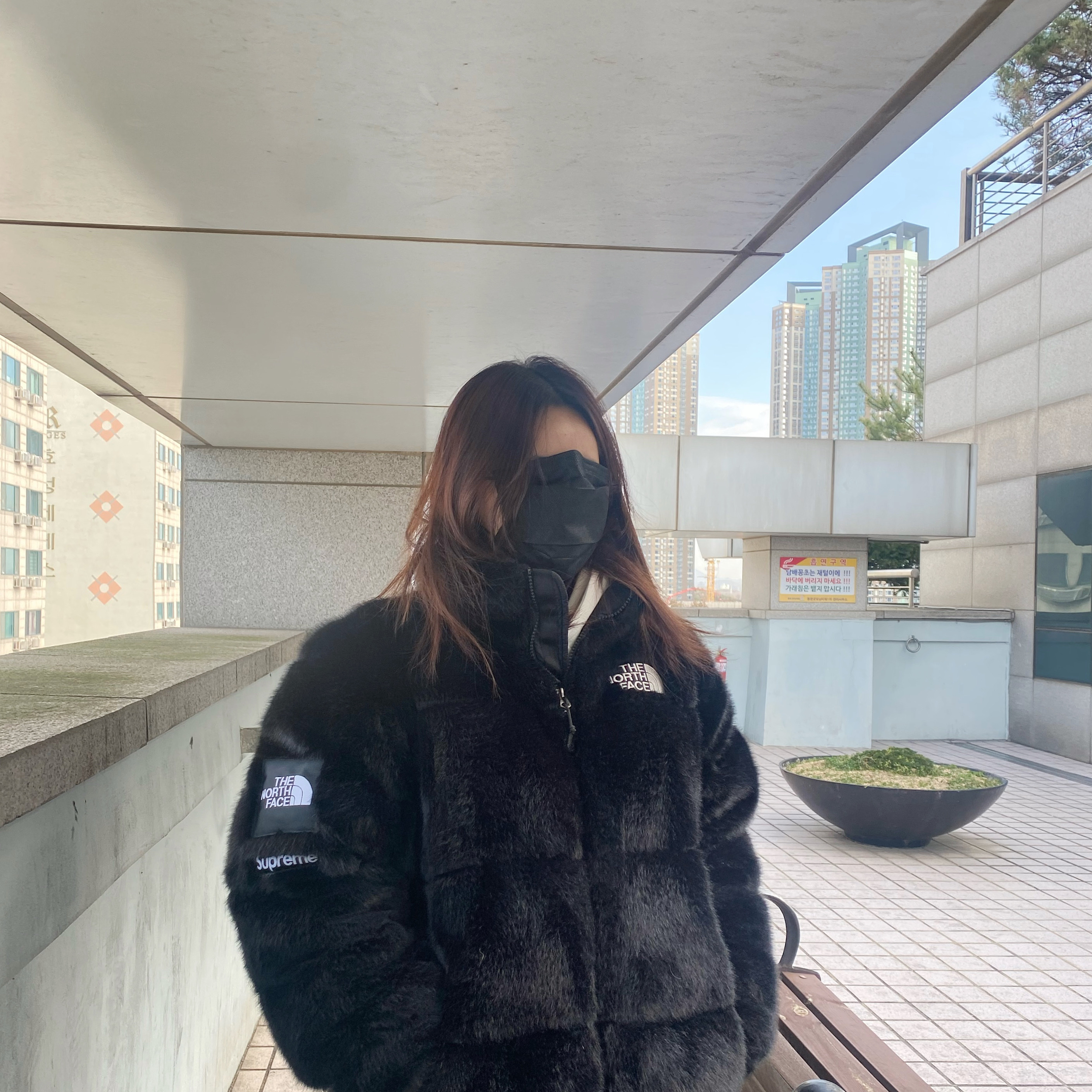 Supreme x The North Face Faux Fur Nuptse Jacket Black - 20FW, Supreme Big Logo Beanie Black 착용 스타일 - 1