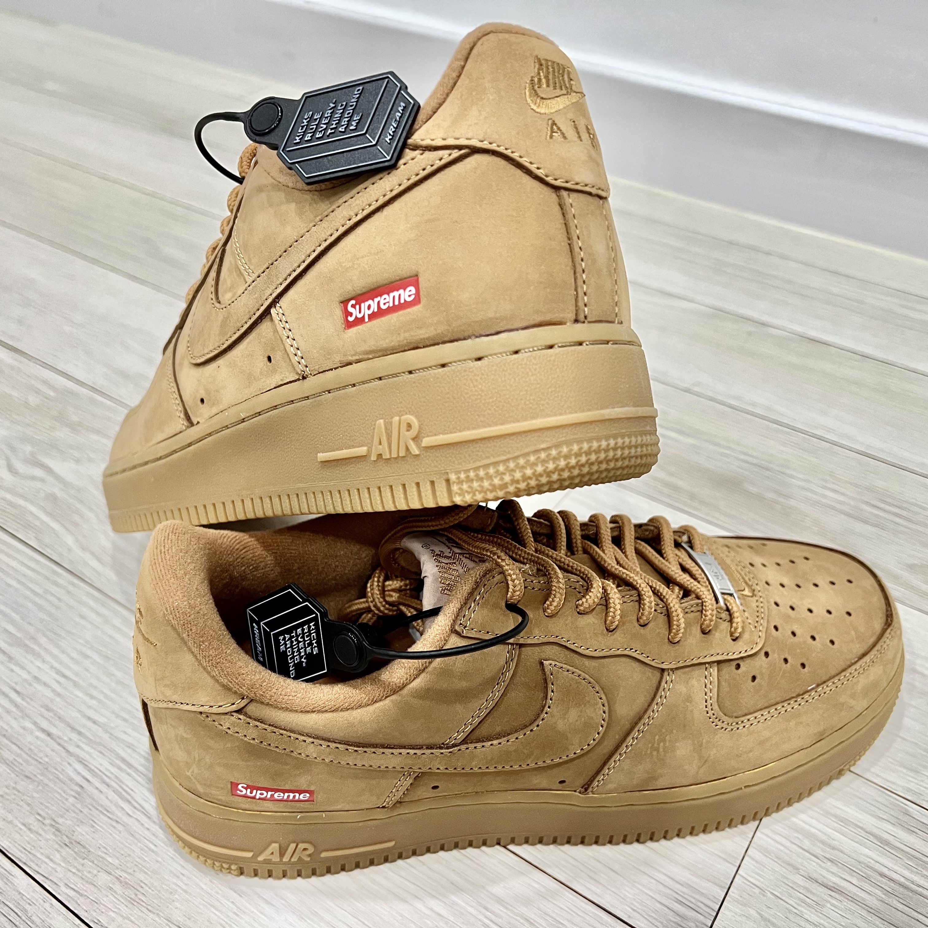 Nike x Supreme Air Force 1 Low Flax 착용 스타일