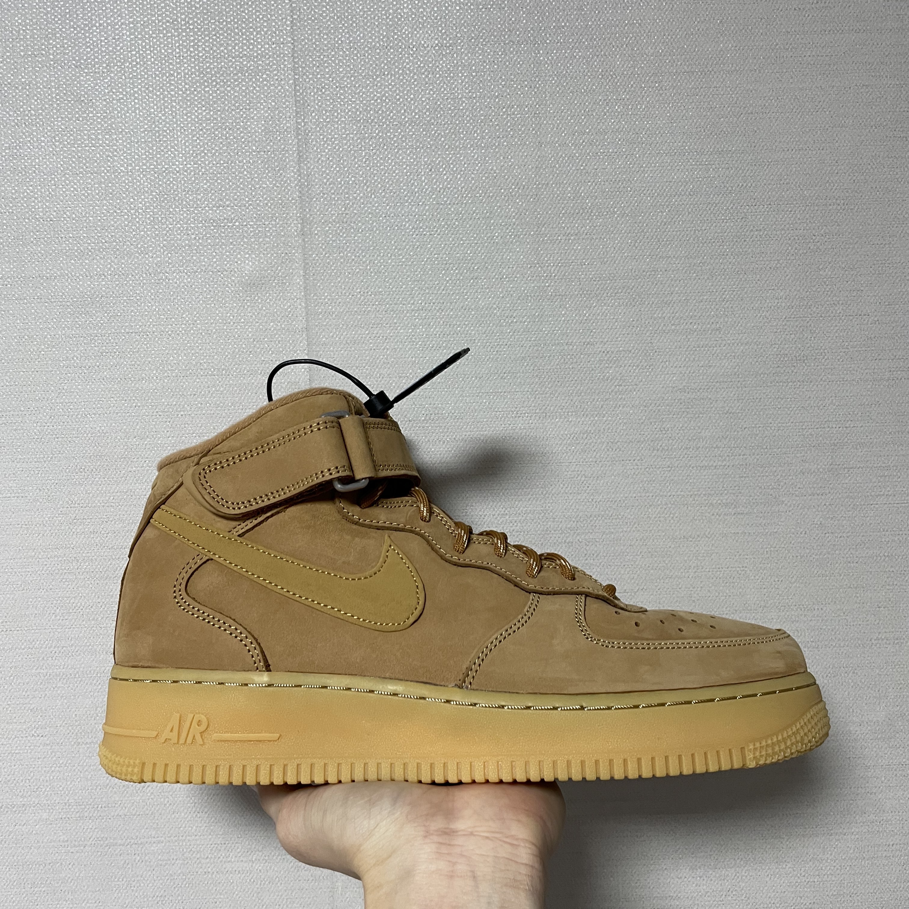 Nike Air Force 1 Mid '07 WB Flax 착용 스타일 - 1