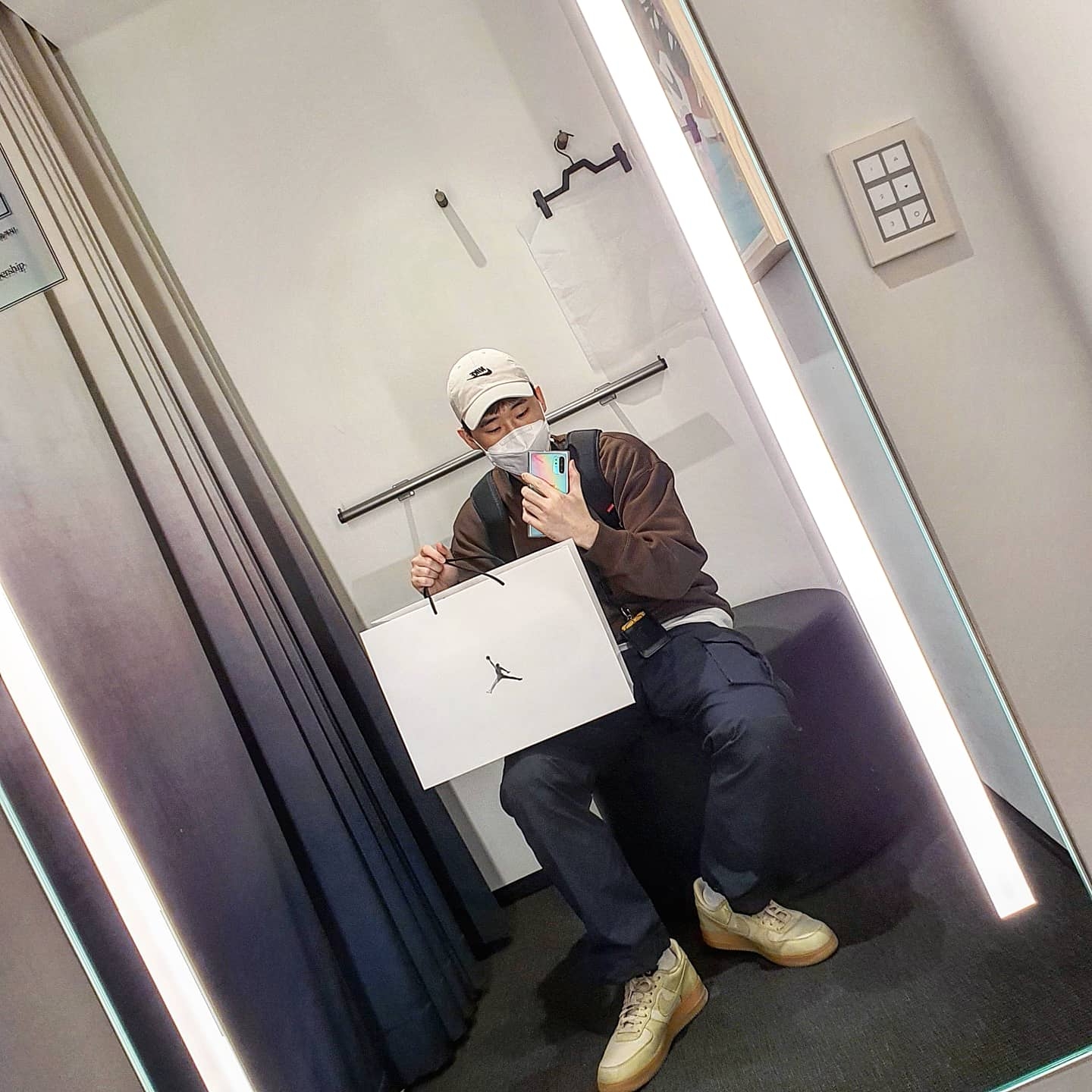 Nike Air Force 1 Low Gore-Tex Team Gold Khaki, (GS) Jordan 1 Retro High OG Hyper Royal 착용 스타일