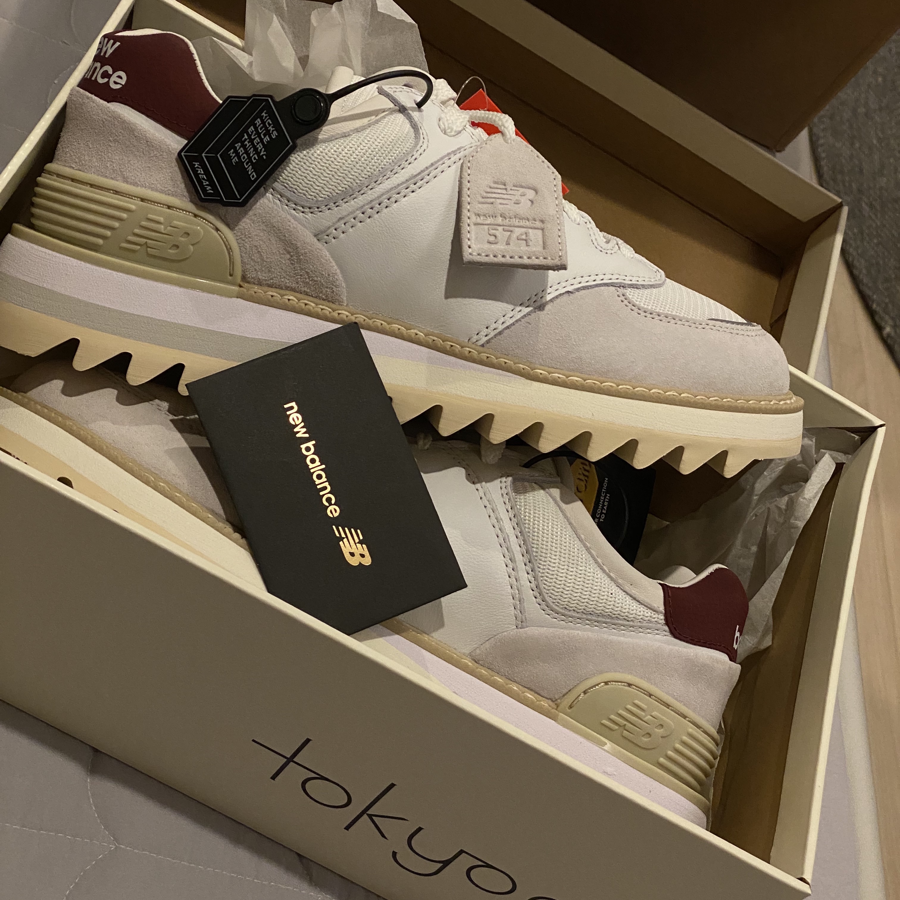 New Balance x Tokyo Design Studio 574 White Burgundy, (W) New Balance 993 Made in USA Grey - B Standard 착용 스타일 - 2