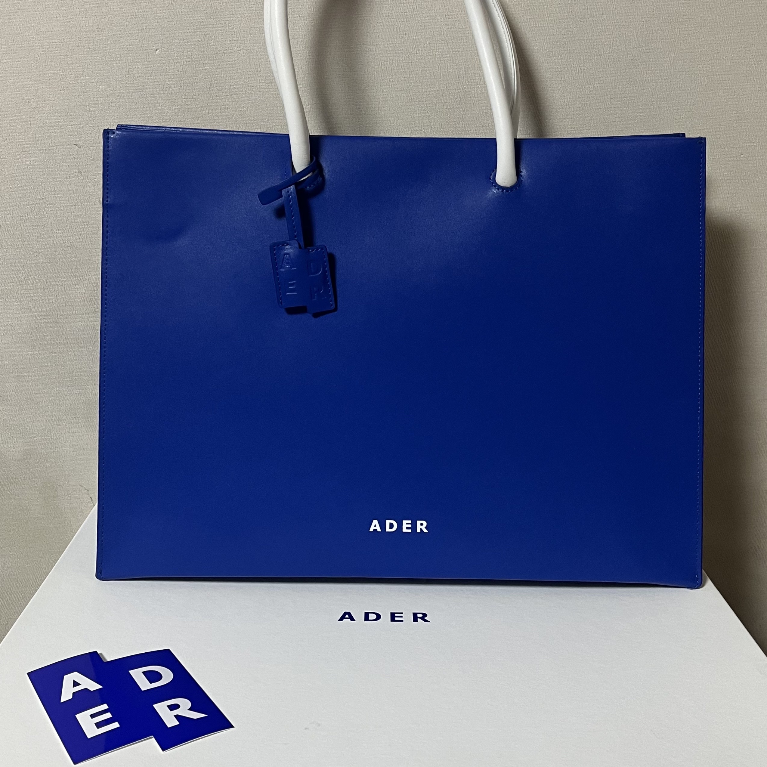 Ader Error Wide Blue Bag Blue 착용 스타일 - 2