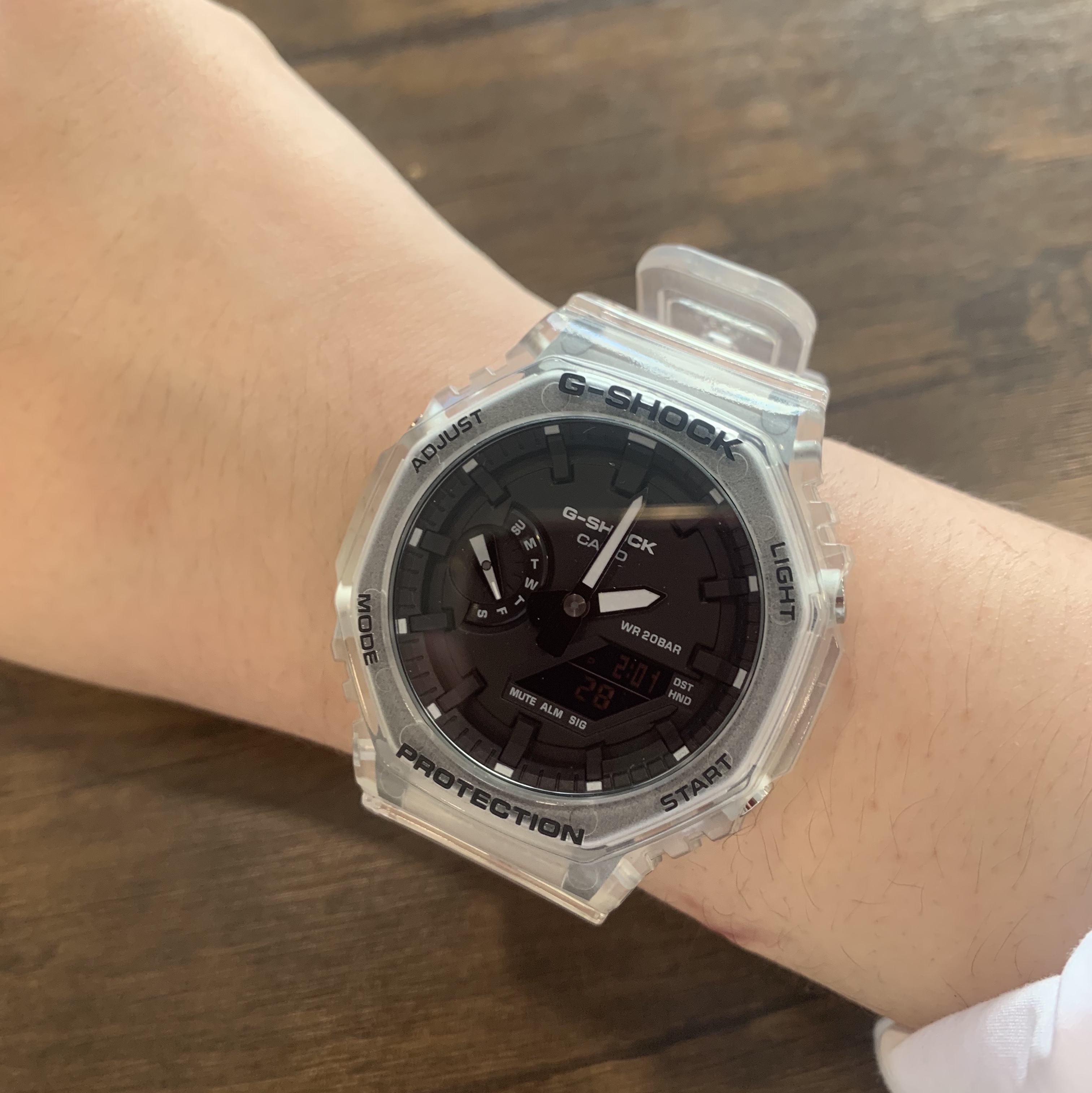 Casio G-Shock GA-2100SKE-7A 착용 스타일
